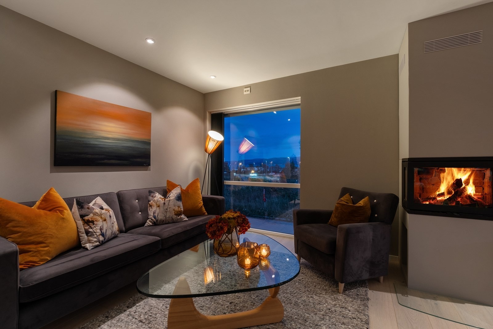 Stikkontakter over vinduer har mulighet for dimming Galleribilde