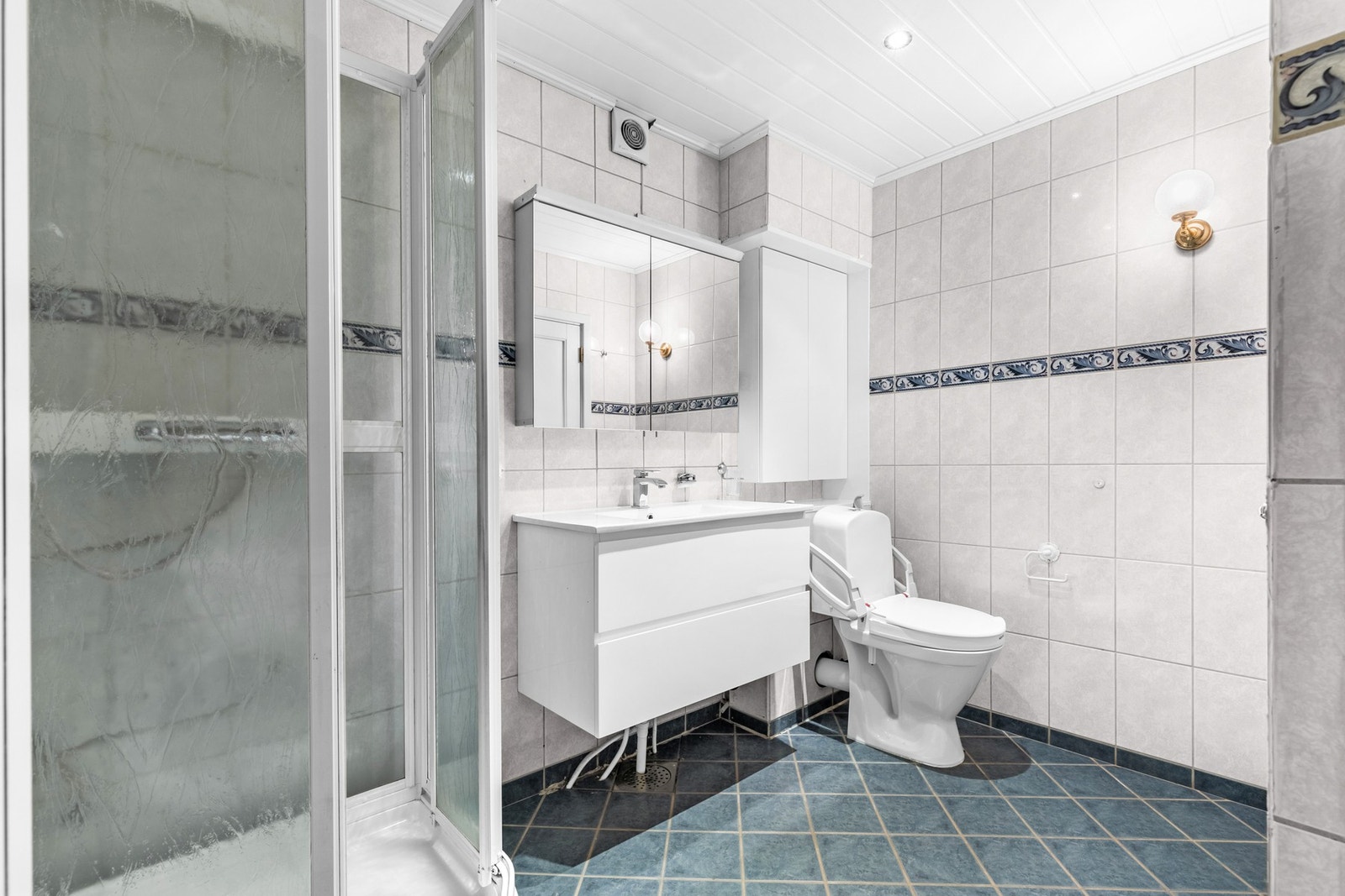 Rommet har god plass og er utstyrt med det du måtte trenge. Galleribilde