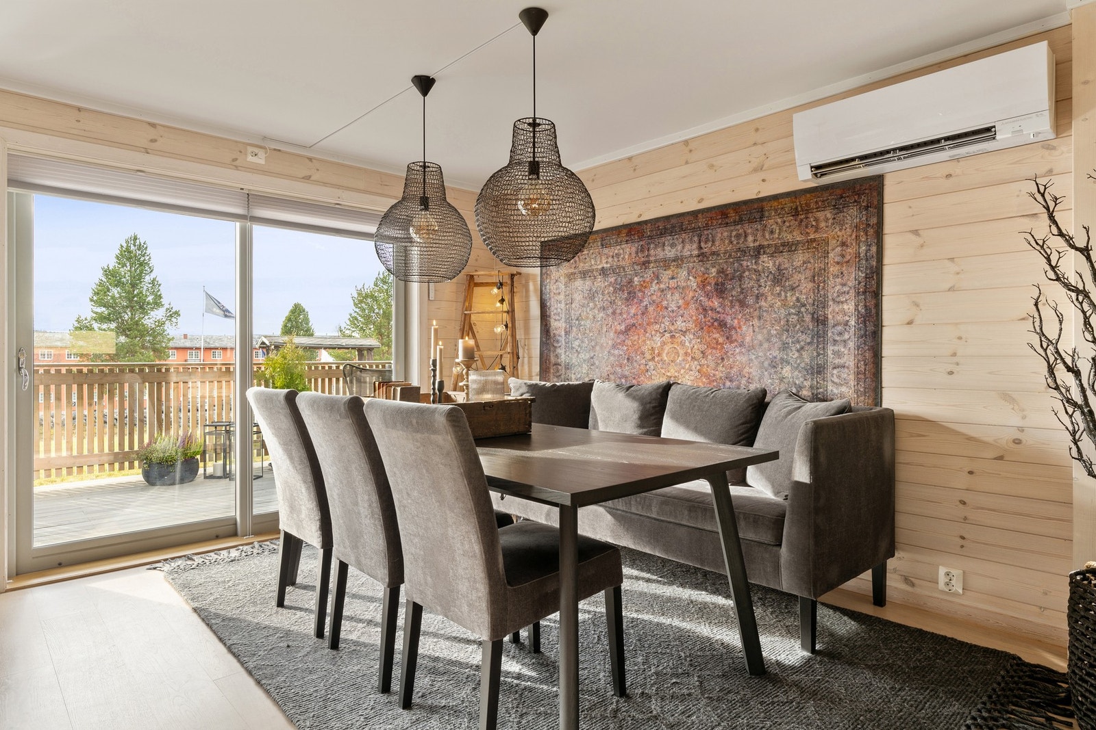 Herfra er det også utgang til den herlige og solrike terrassen. Galleribilde