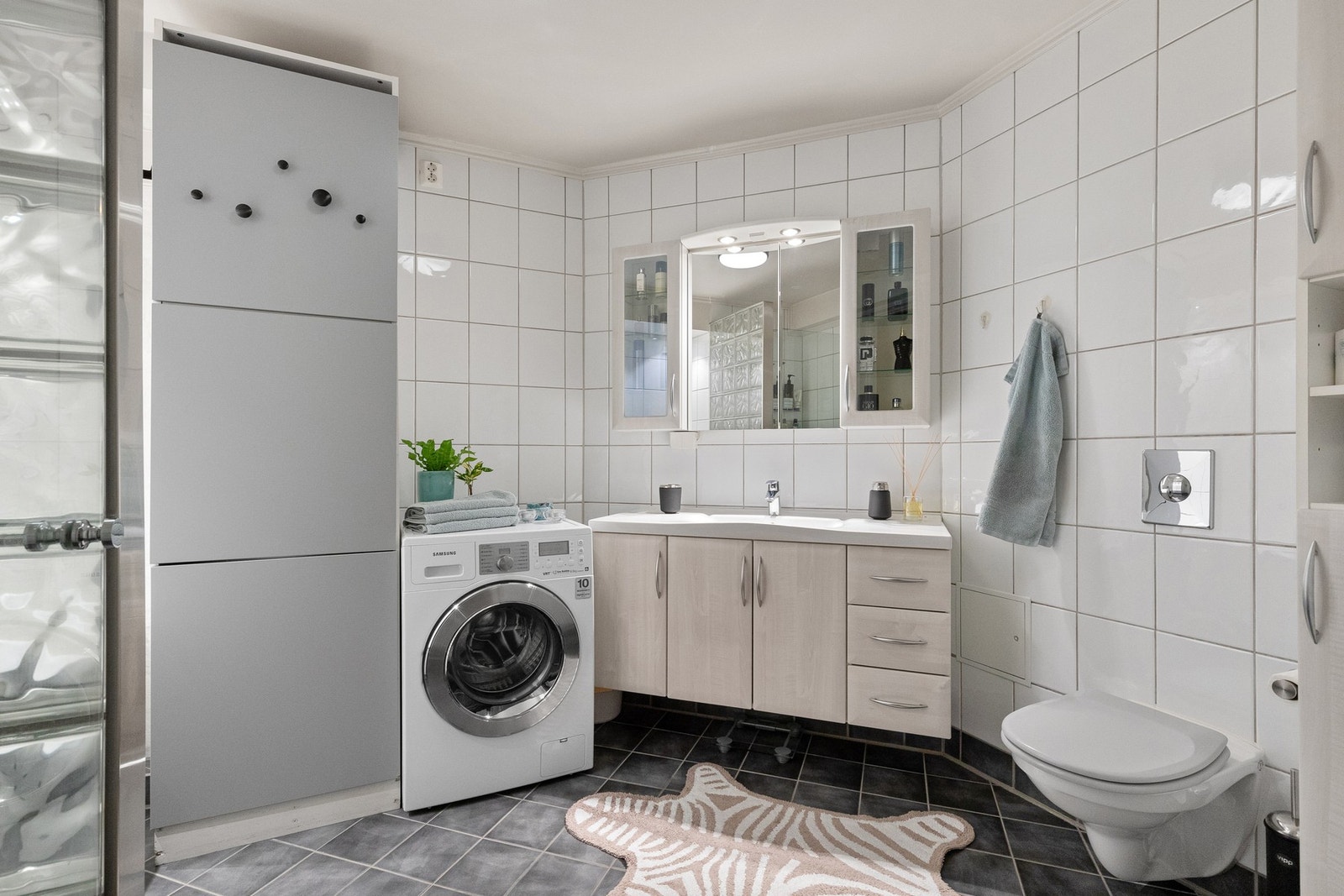 Tidløst bad fra 2004 med varmekabler i gulv. Galleribilde