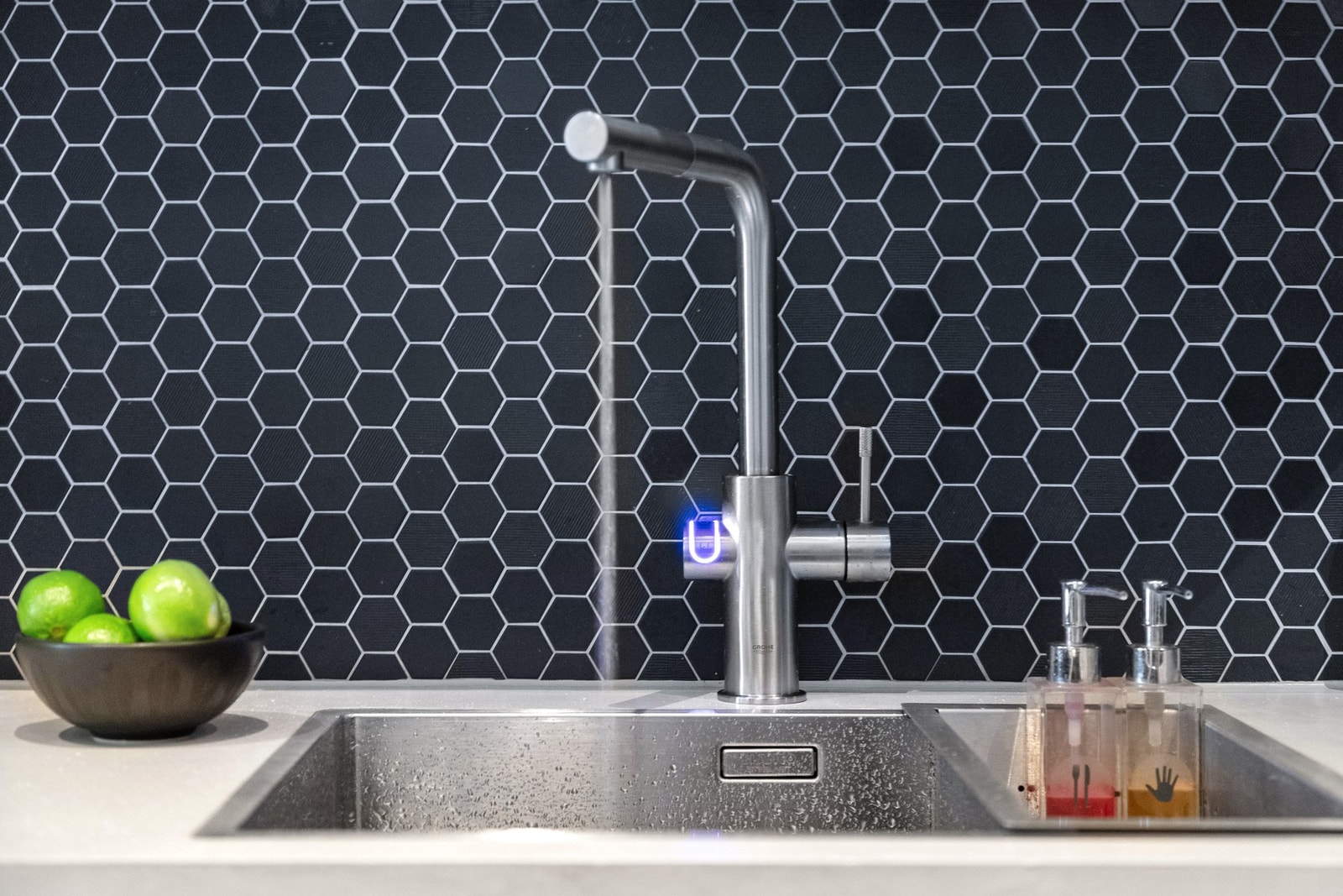 Kranen byr på både avkjølt og sprudlende kullsyrevann, noe som gir en ekstra følelse av luksus i hverdagen. Galleribilde