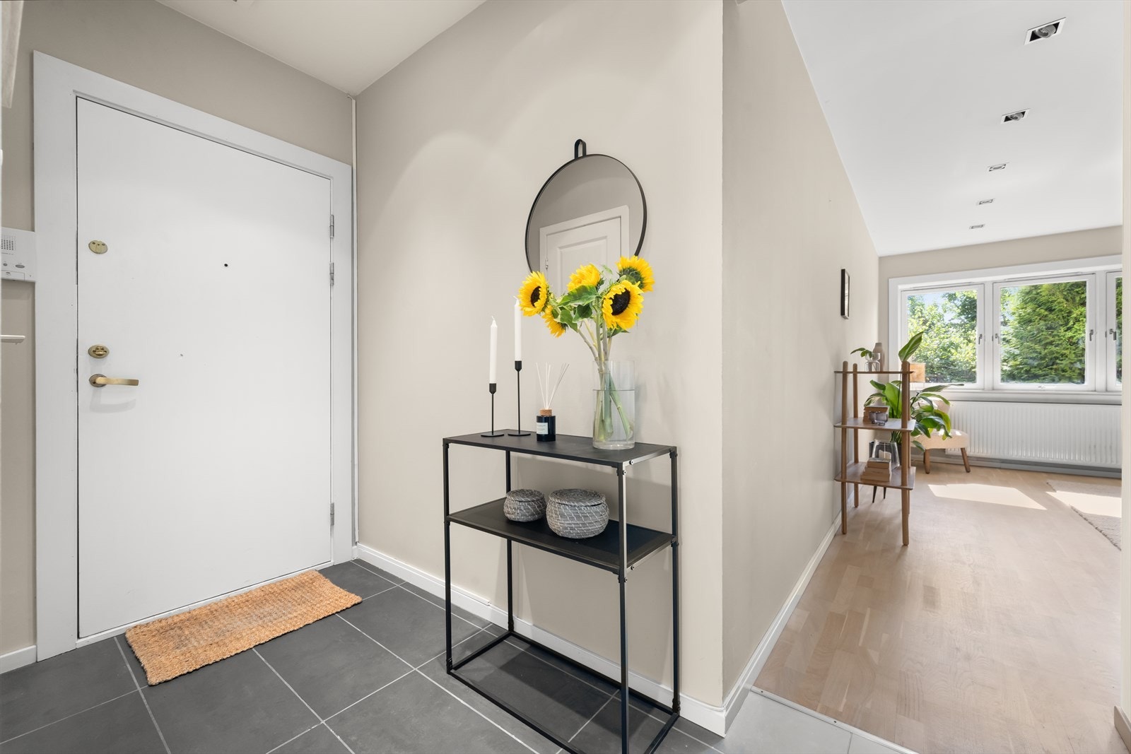 Leiligheten disponerer i tillegg kjellerbod på 7,7m² og en loftsbod med gulvareal på 9 m². Galleribilde