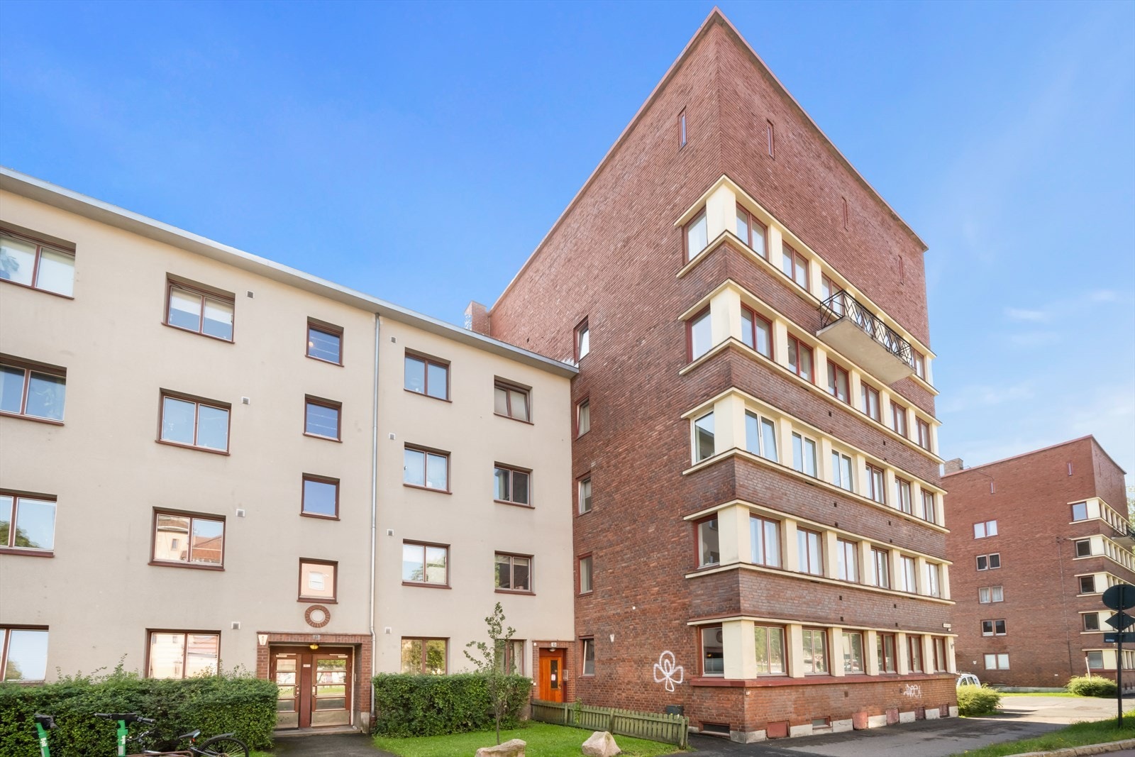 Borettslaget består av 116 andelsleiligheter med vaktmestertjenester og fellesvaskeri. Galleribilde