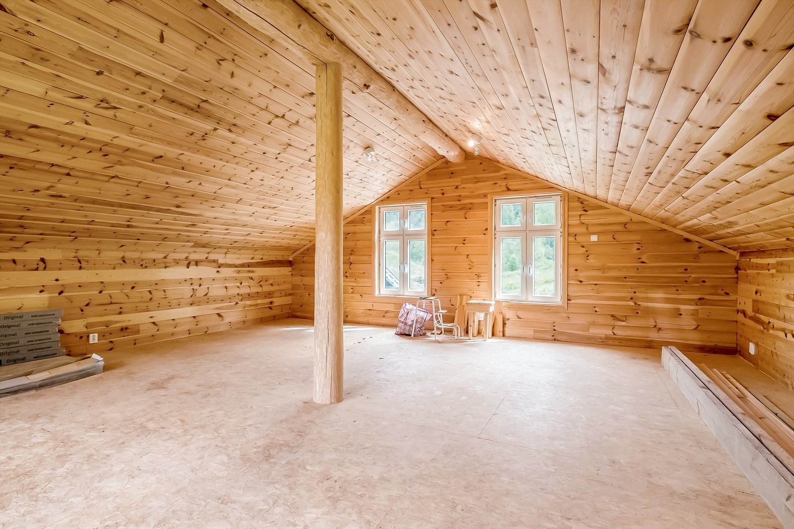 Innredet loft over garasje ( ikke godkjent ) Galleribilde