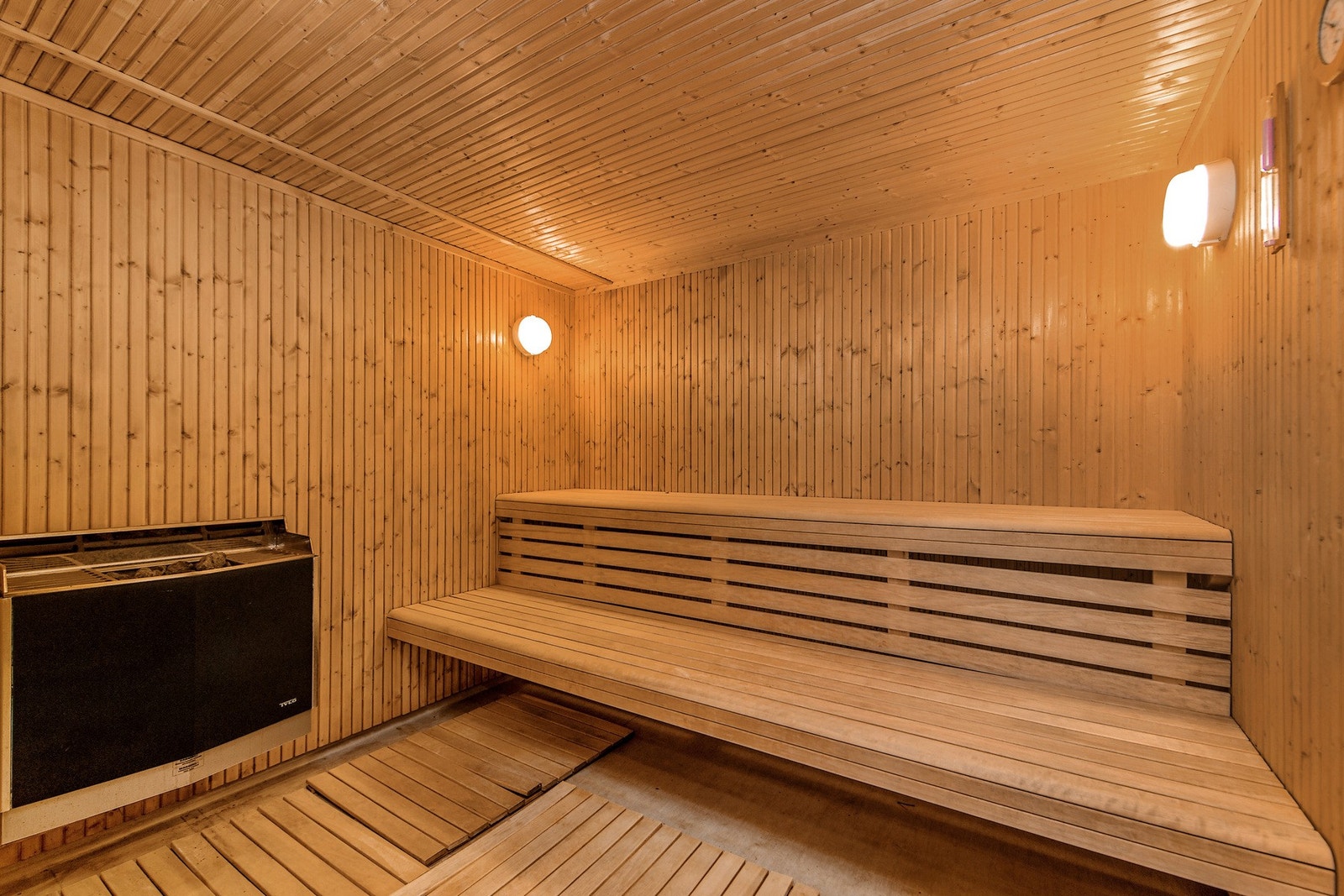 Beboerne i Årvollskogen disponerer to stk badstuer (for kvinner og menn), samt dusj og garderober Galleribilde