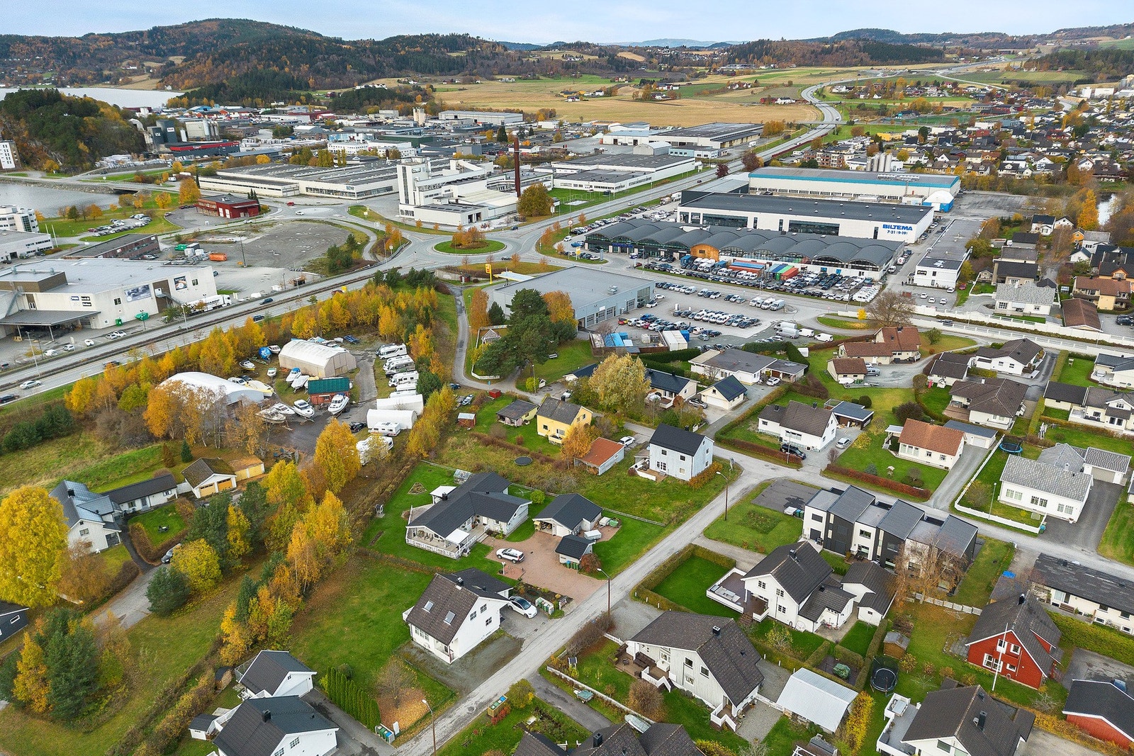 Det er kort vei til skoler, barnehager og idrettsanlegg Galleribilde