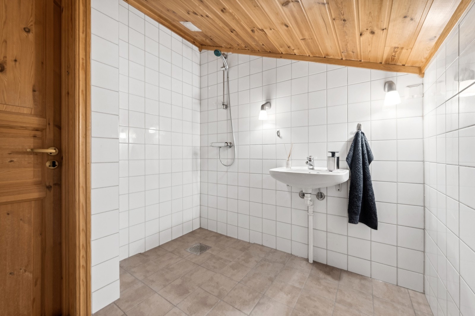 Åpen dusjsone, enkelt og funksjonelt design for daglig bruk. Galleribilde