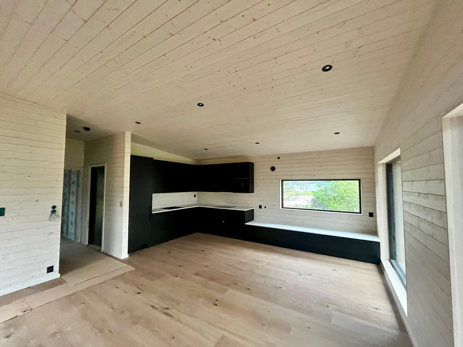 Eksempel interiør farger/panel/kjøkken/gulv Galleribilde