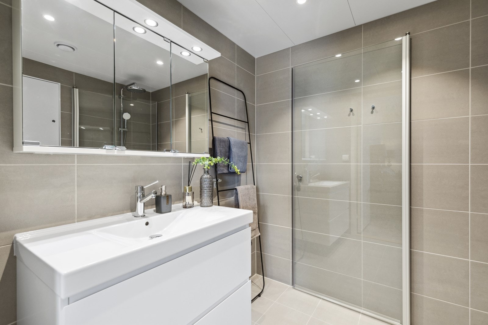 Badet har vannbåren gulvvarme. Galleribilde