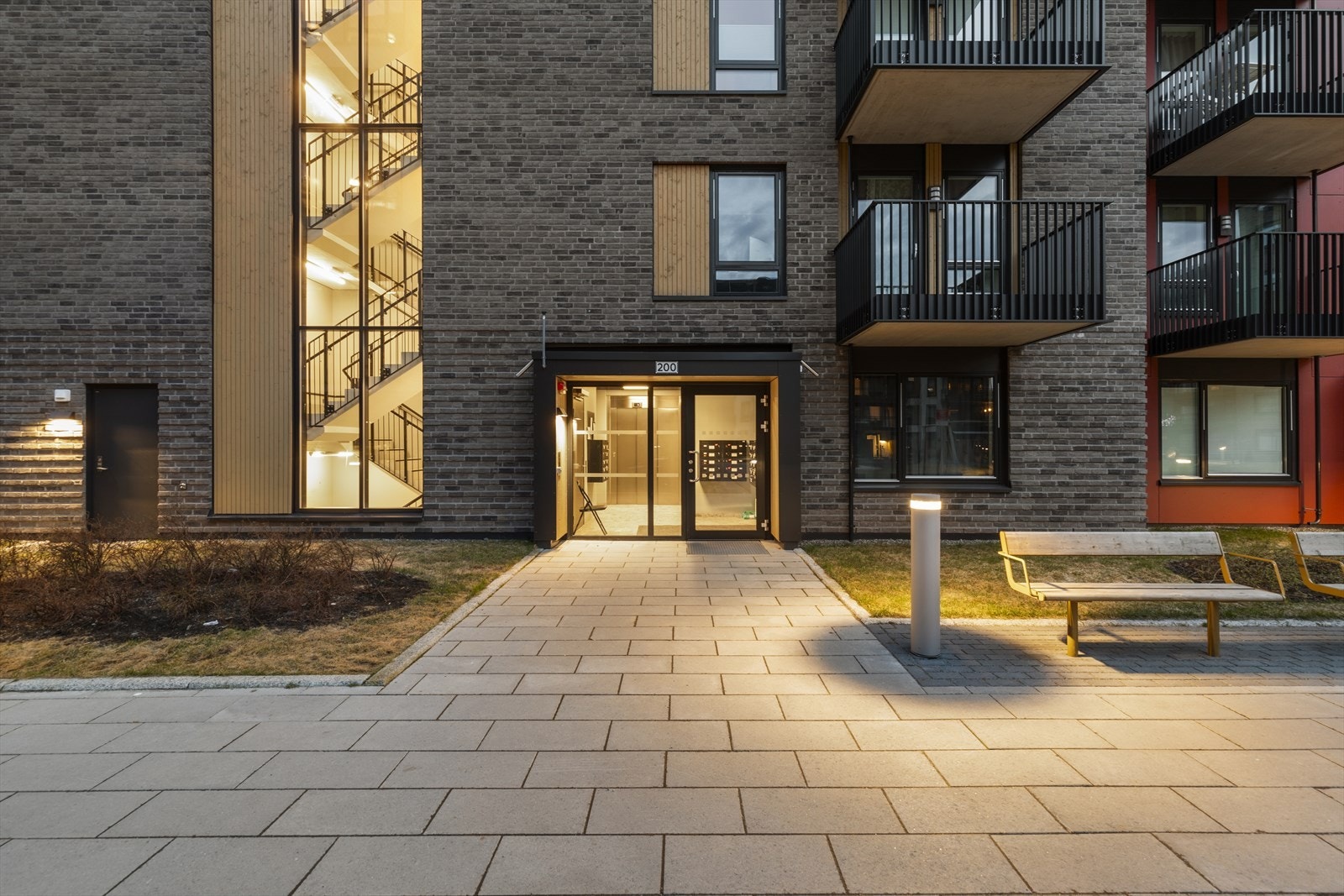 Fra leiligheten er det få minutters gange til Lillestrømsentrum med kollektivtransport, restauranter, servicetilbud, kjøpesenter, skoler og barnehager. Galleribilde