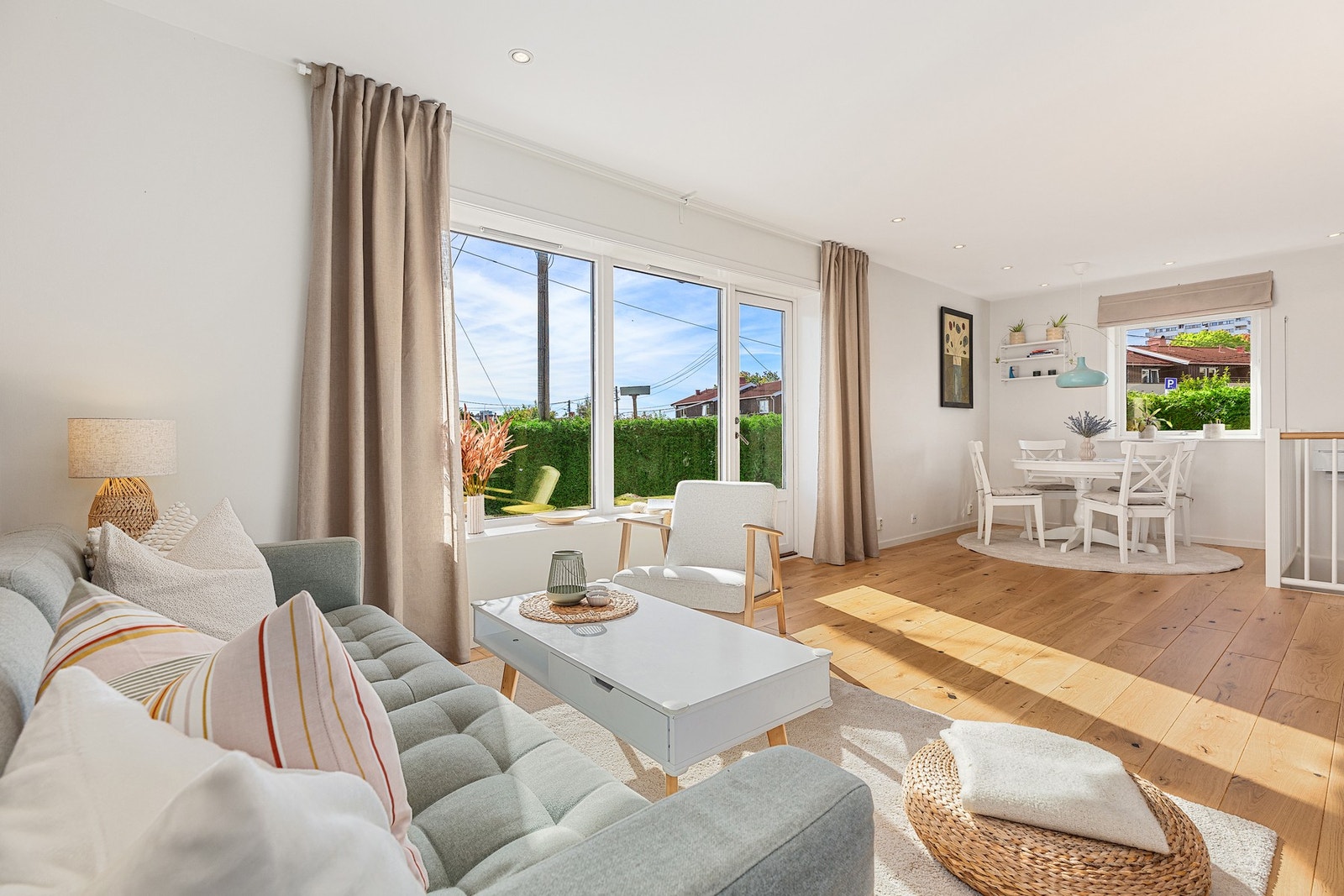 Boligen holder god standard - Legg merke til de store vindusflatene som sørger for gode lysforhold. Galleribilde