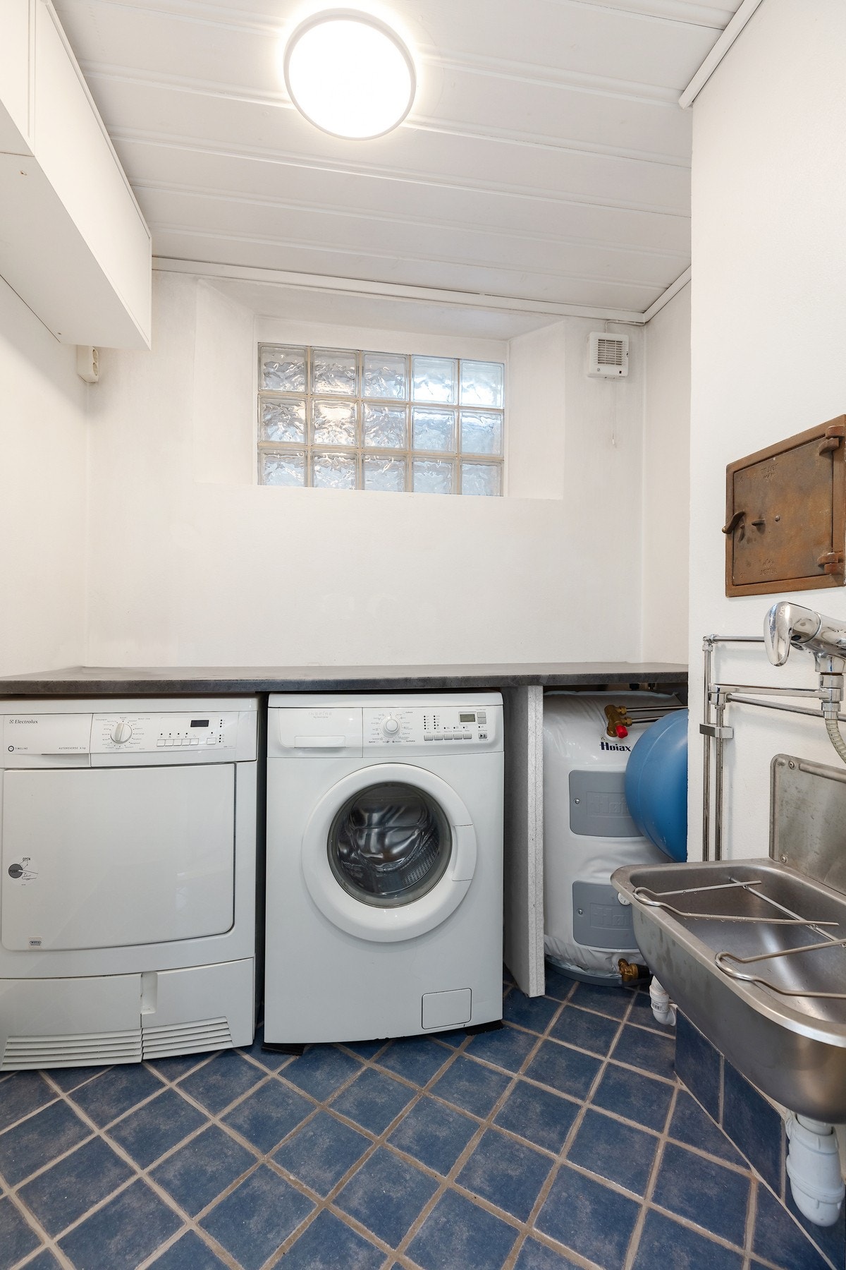 Separat vaskerom med gulvvarme. Galleribilde