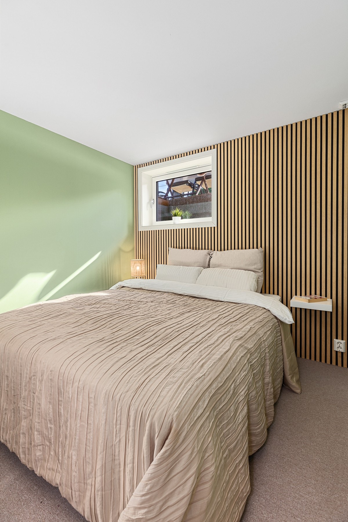 Pent hovedoverom med spilevegg. Galleribilde