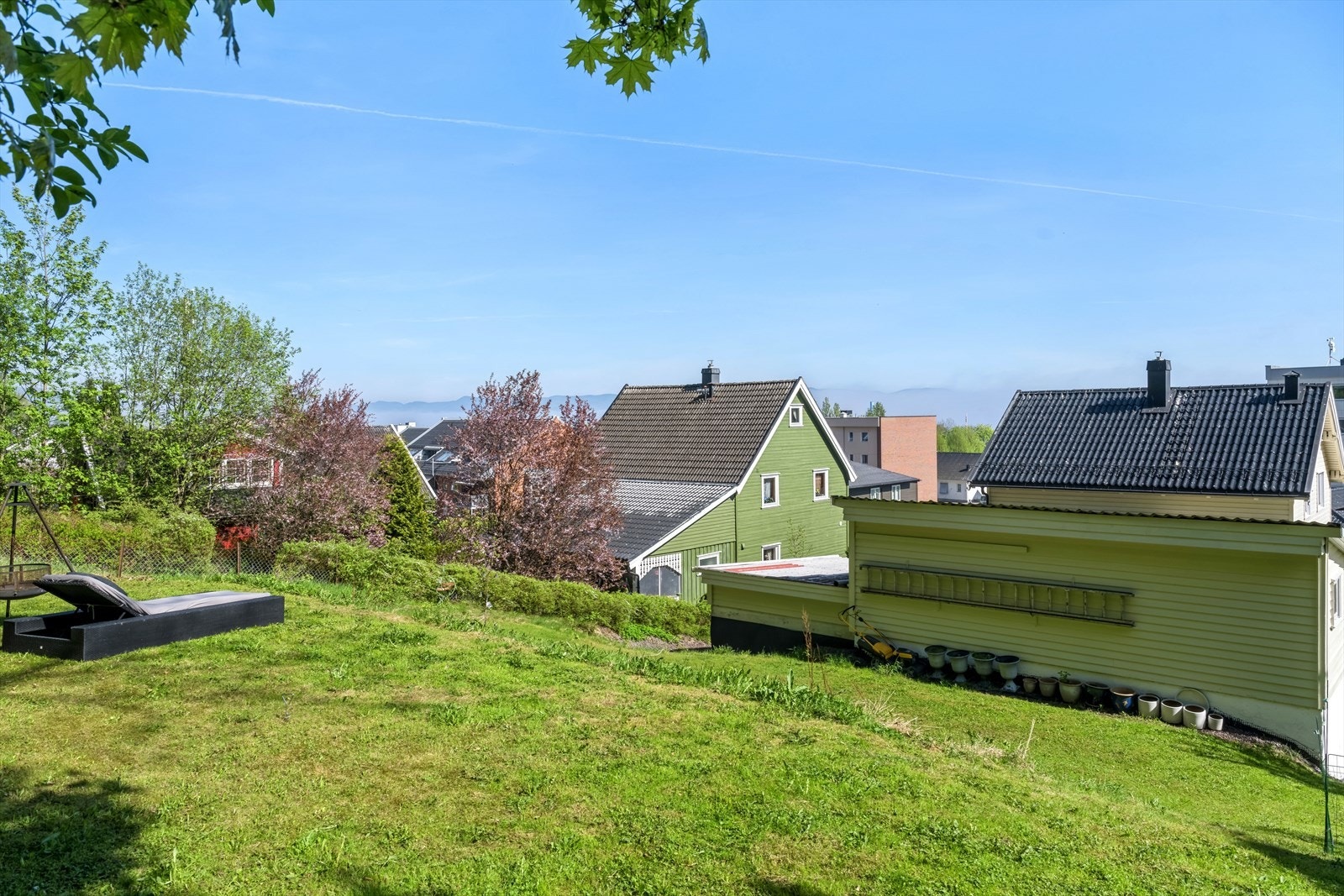 Stor fin hage med forskjellige platåer. Galleribilde