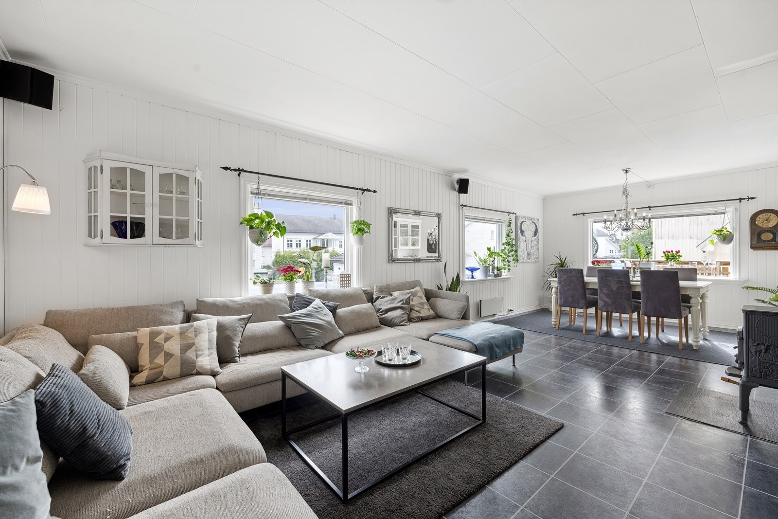 Koselig stue med laminatgulv Galleribilde