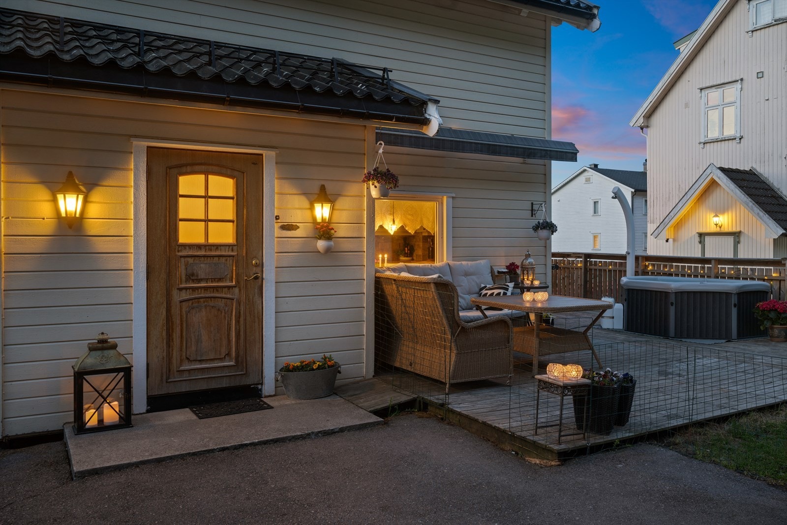 Koselig kveldstemning på terrassen Galleribilde