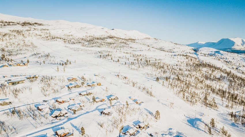 Det er ca. 100 meter til alpinanlegget som har både skiutleie, café/pub og flotte bakker for hele familien!