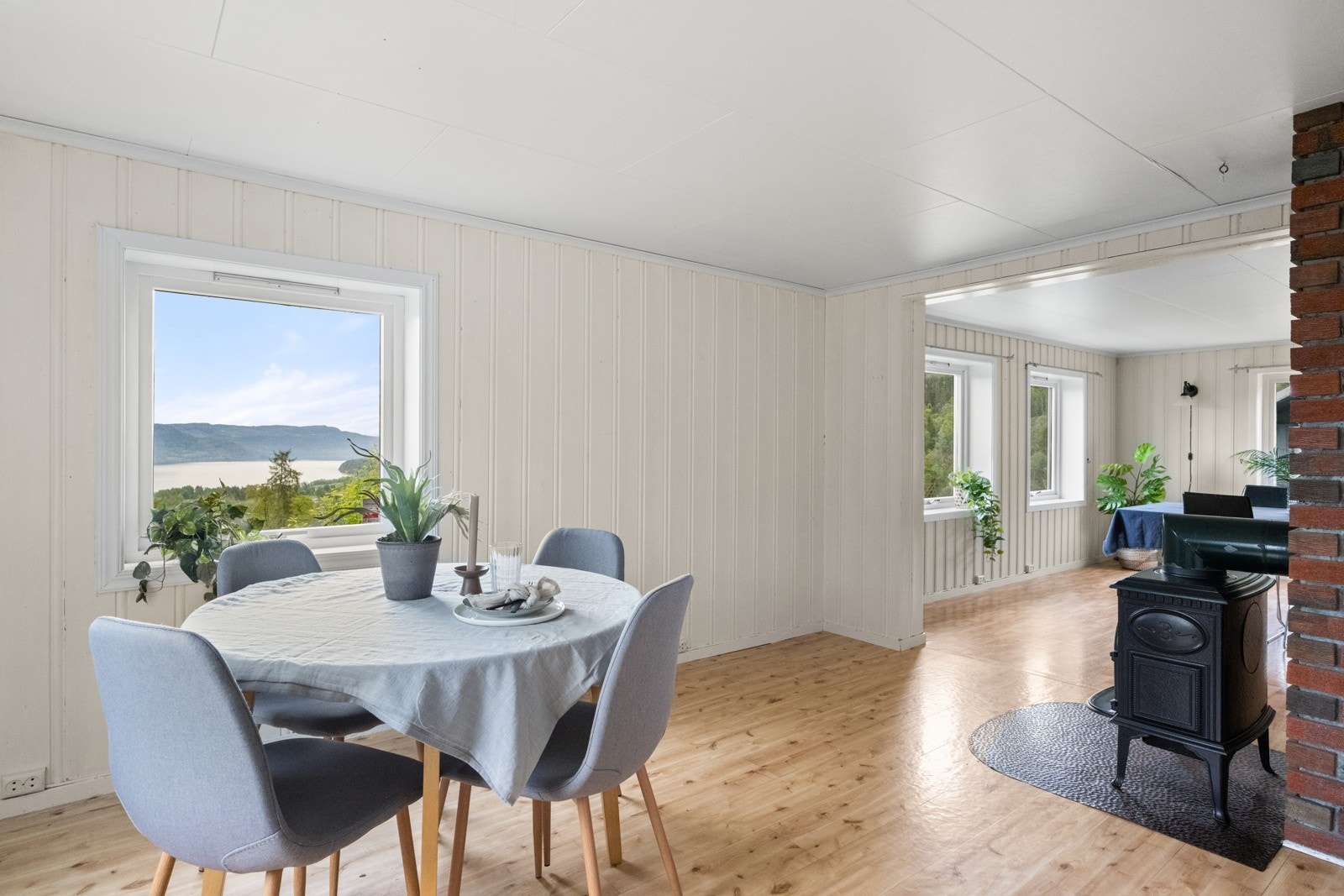 Fra stuen er det adkomst til kjøkkenet. Galleribilde
