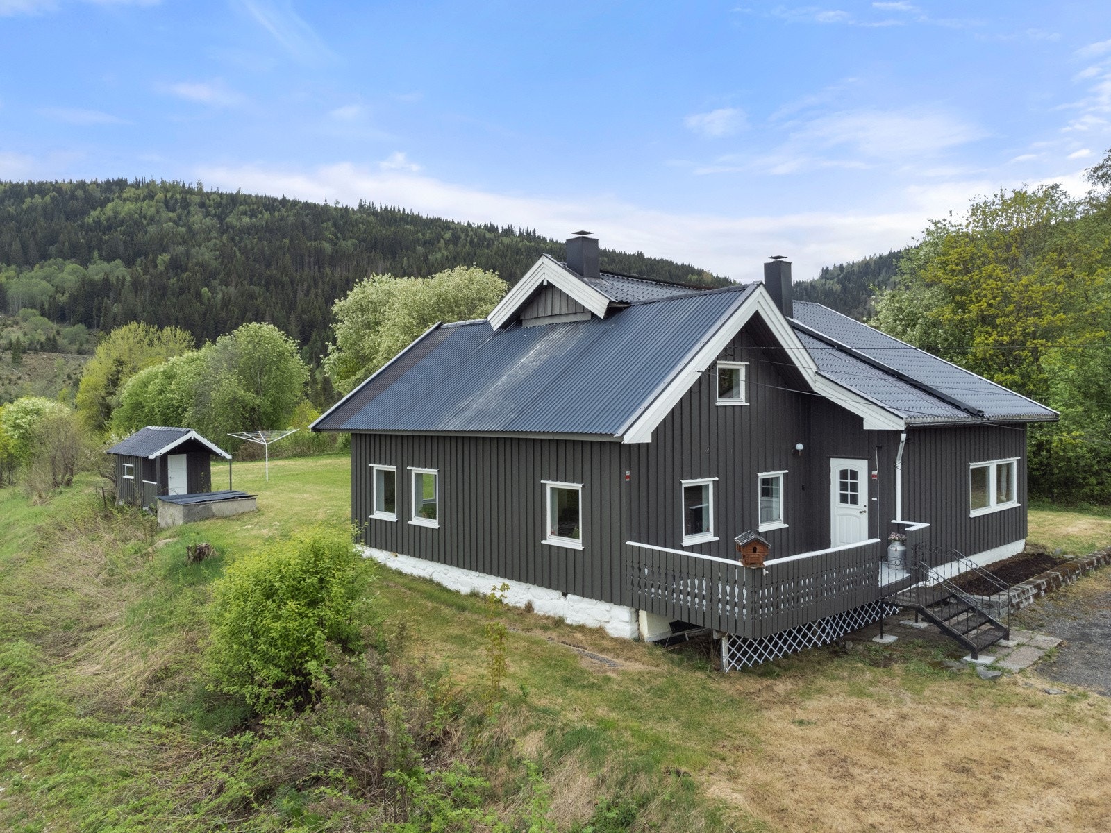 Koselig enebolig opprinnelig oppført ca 1900 og er senere tilbygd/ombygd senest i 1995. Galleribilde