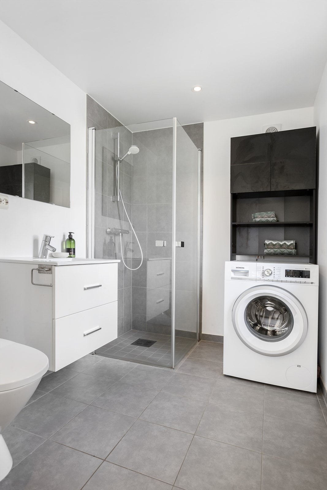 Delikat baderom fra byggeår Galleribilde