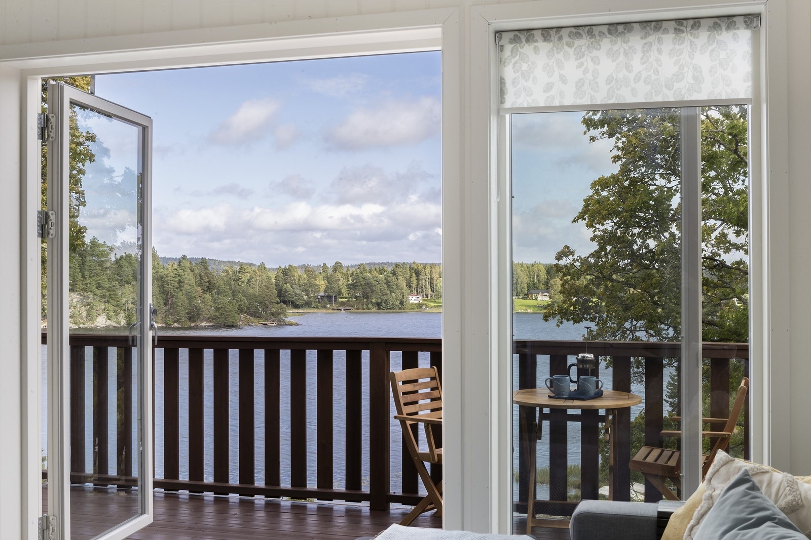 Fra stuen er det utgang til terrasse 1 og 2 Galleribilde