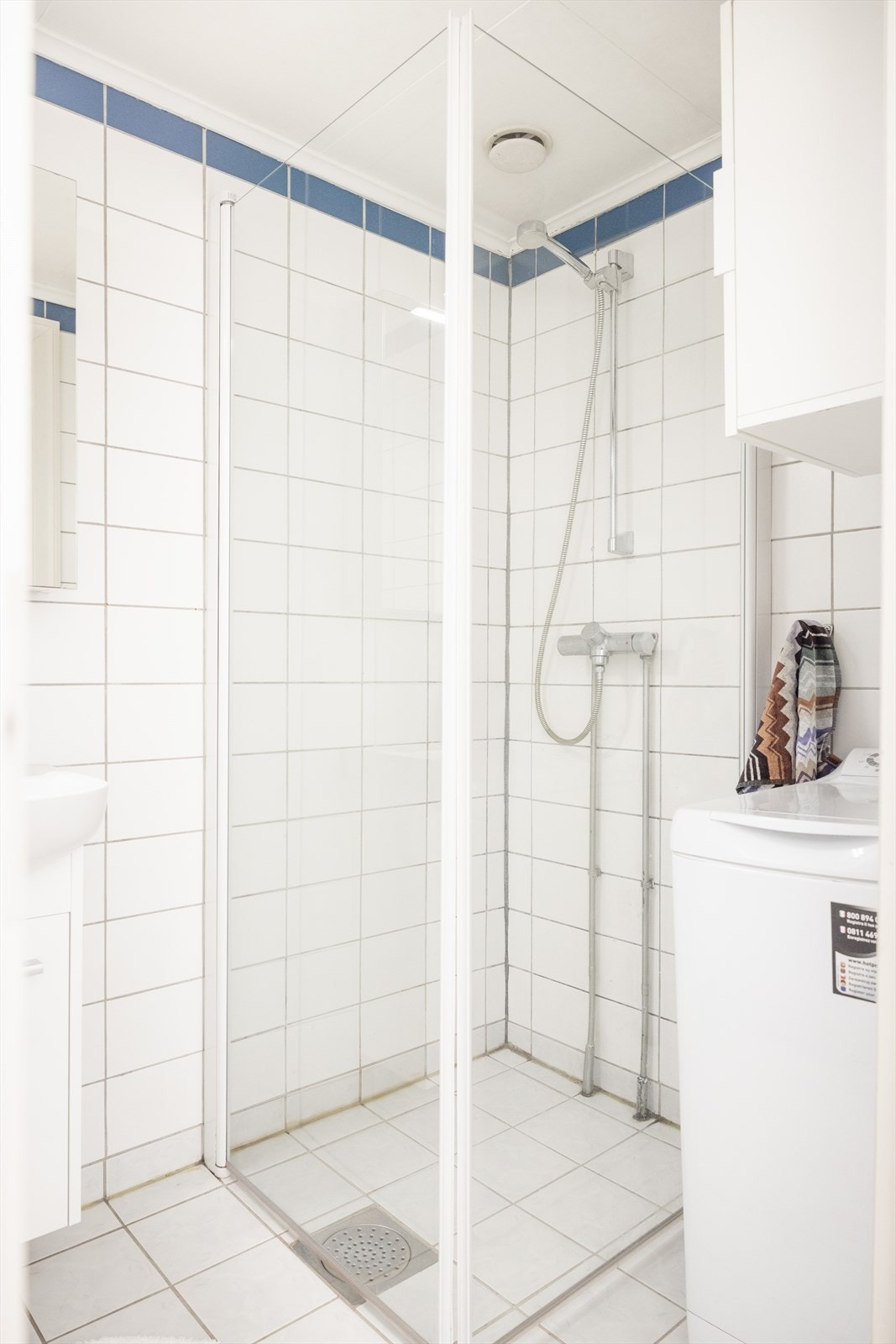 Hjørnedusj med innfellbare dusjdører. Galleribilde