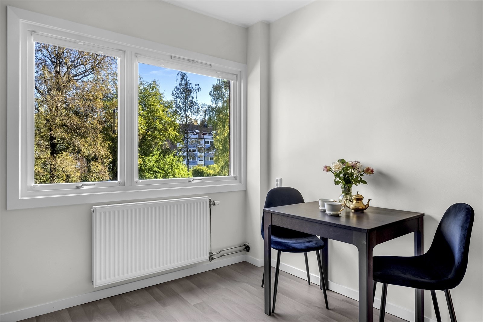 Det er fin plass til en spisegruppe. Galleribilde