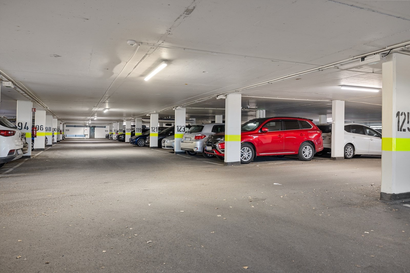 Det medfølger garasjeplass med lader, som ligger lett tilgjengelig fra leiligheten Galleribilde