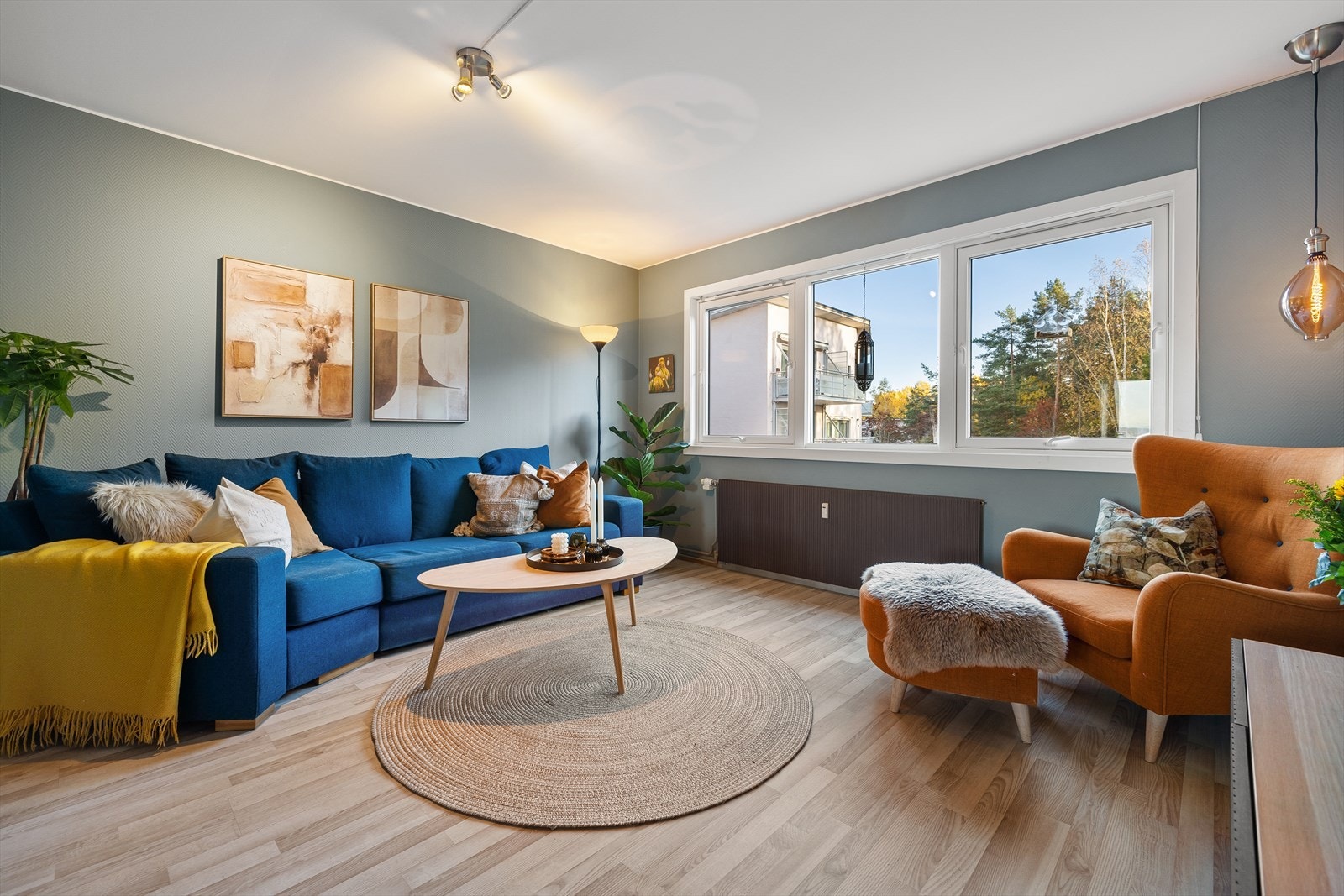 Usjenert og tilbaketrukket med lite innsyn og utsikt mot skogen Galleribilde