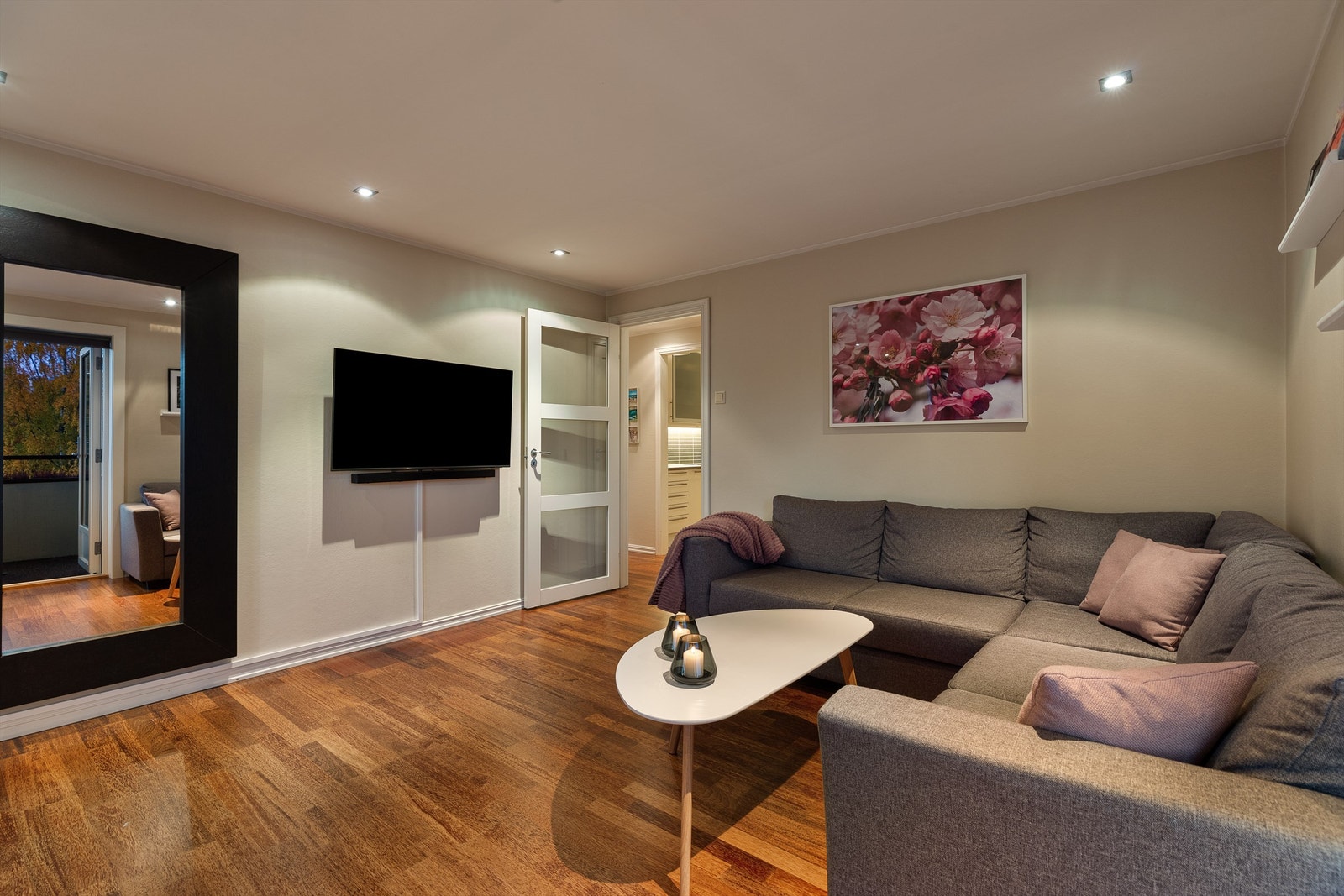 God planløsning med romslig stue Galleribilde