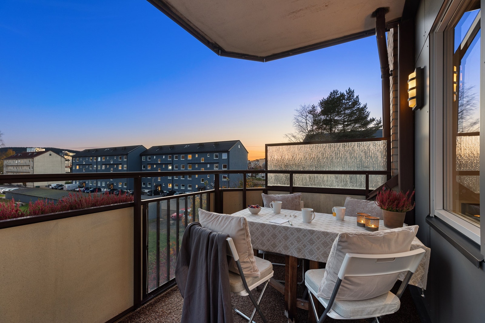 Sydvendt balkong med gode solforhold Galleribilde