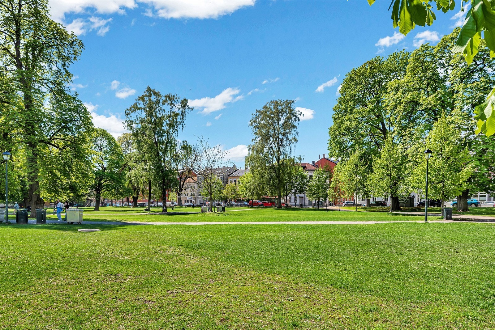 Leiligheten ligger i et meget populært og urbant område på Grünerløkka, rett ved Sofienbergparken. Galleribilde