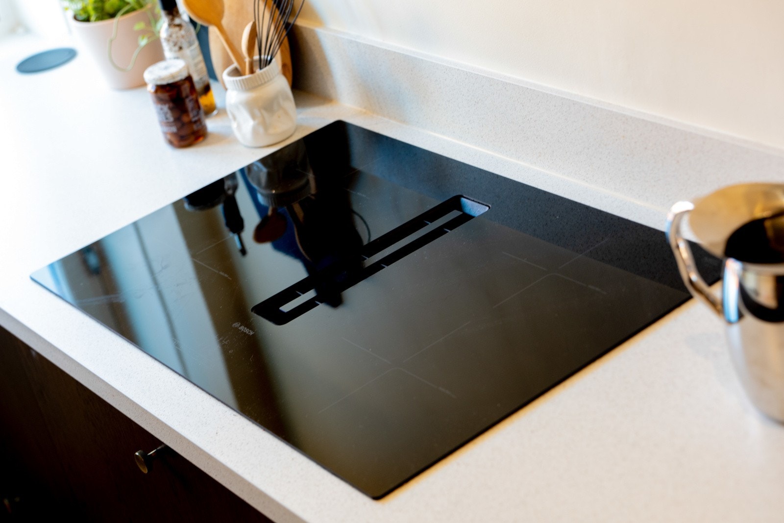 Integrert kullfiltervifte induksjonsplatetopp. Galleribilde