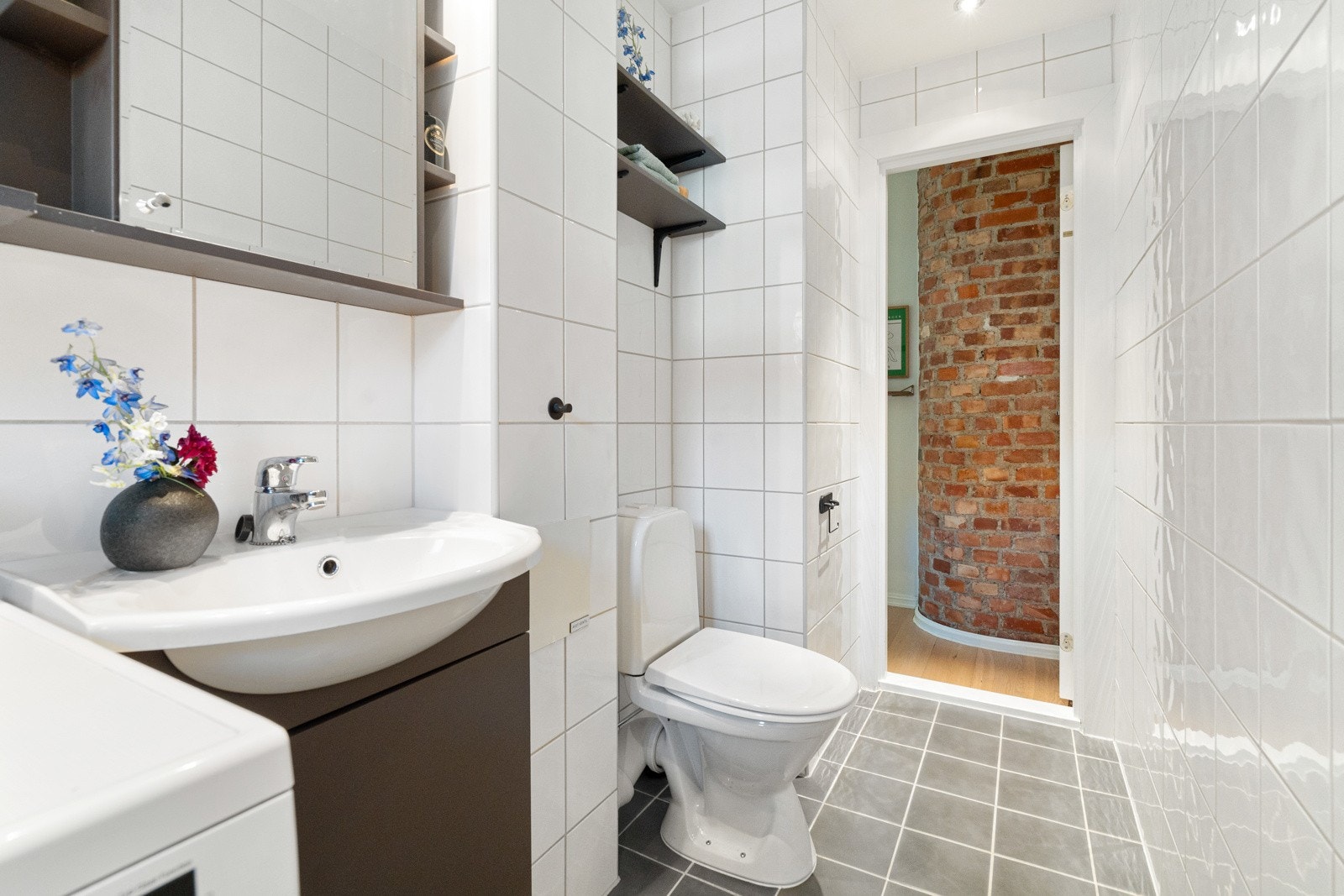 Baderommet og soilrør ble rehabilitert i regi av borettslaget i 2004. Galleribilde