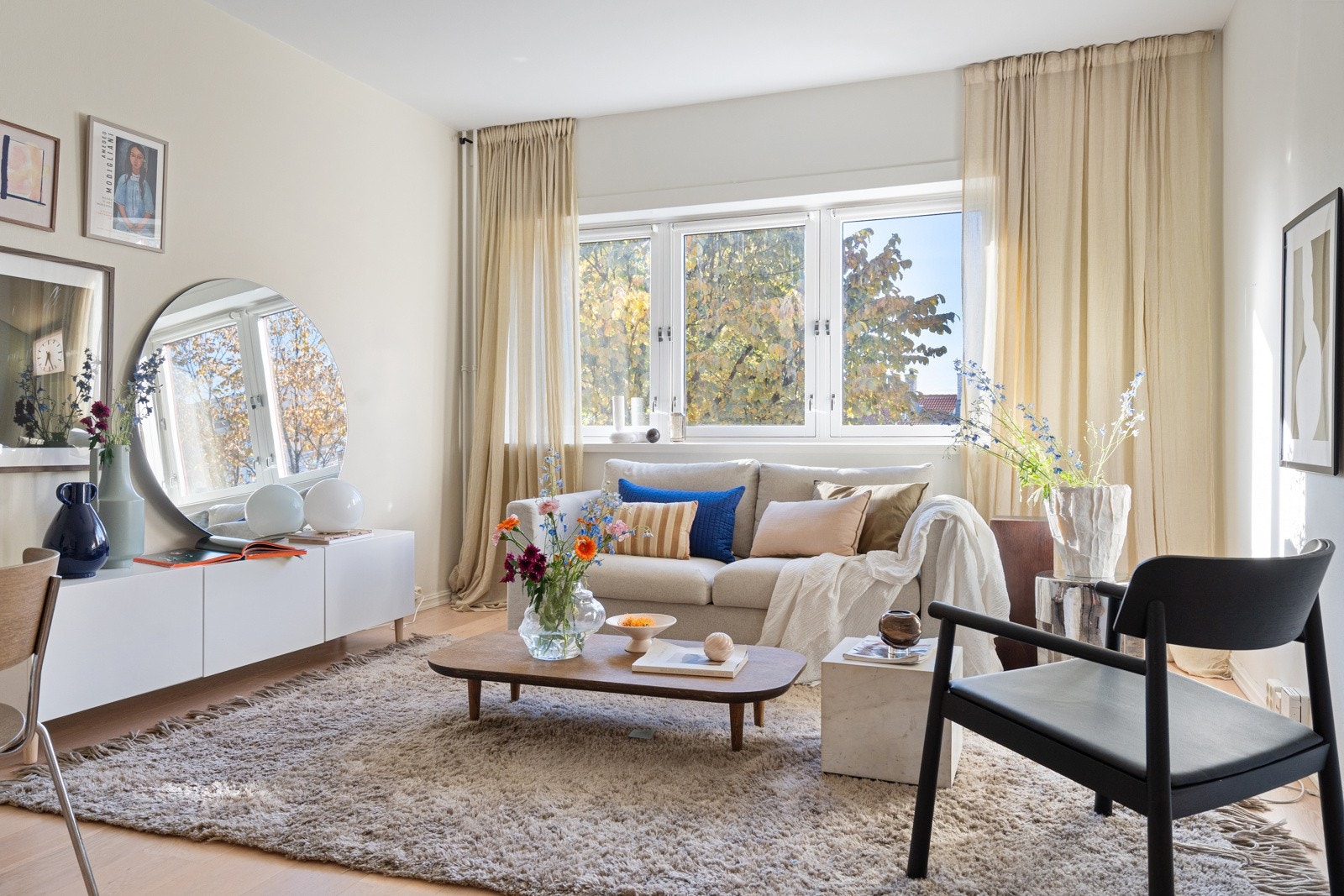 Pen parkett på gulv og lyse, pene overflater. Galleribilde