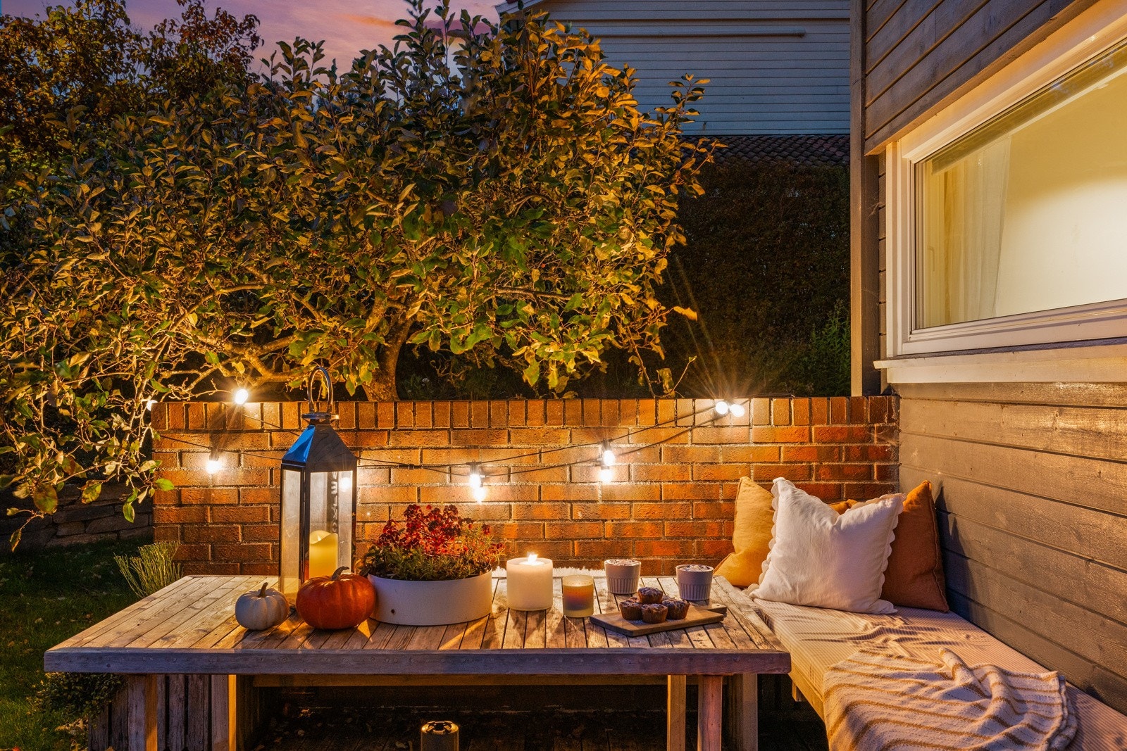 Flott uteområde perfekt for både rolige kvelder og sosiale sammenkomster. Galleribilde