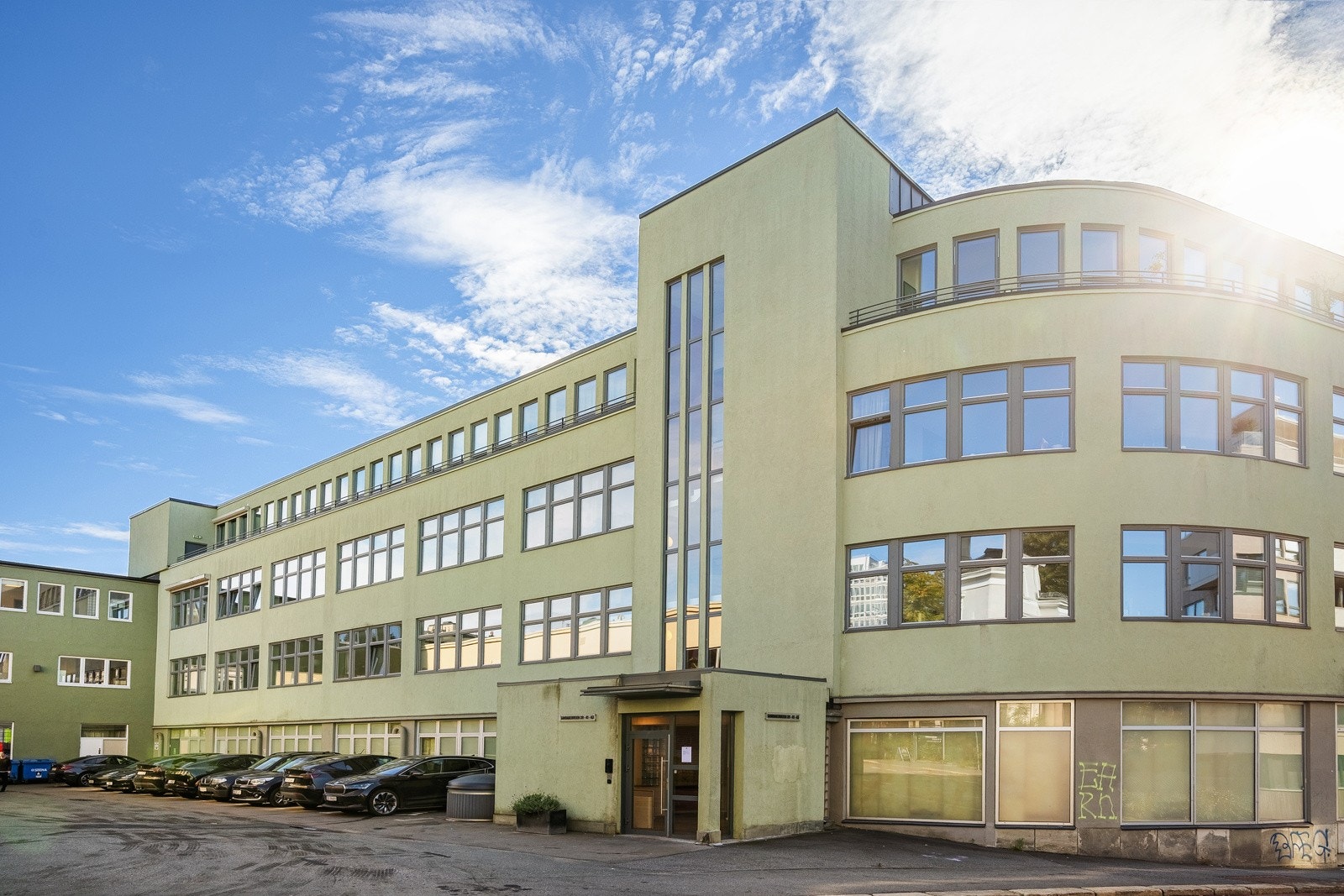 Fabrikkbygning fra 1940, renovert og omgjort til leiligheter i 2013. Galleribilde