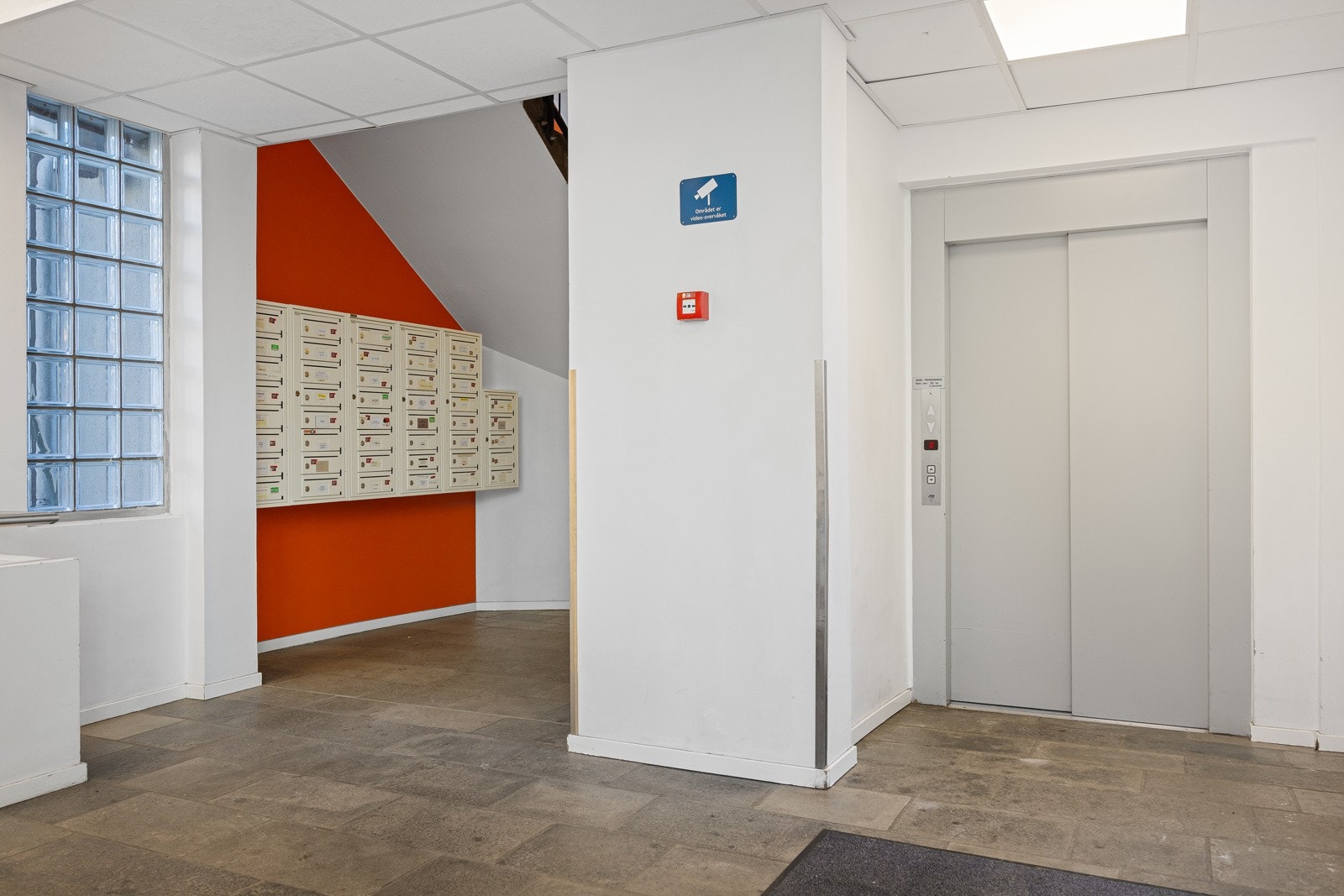 Heisadkomst både til leilighet og garasjekjeller. Galleribilde