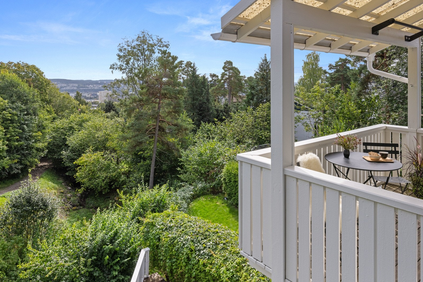 Svært usjenert med minimalt innsyn. Galleribilde