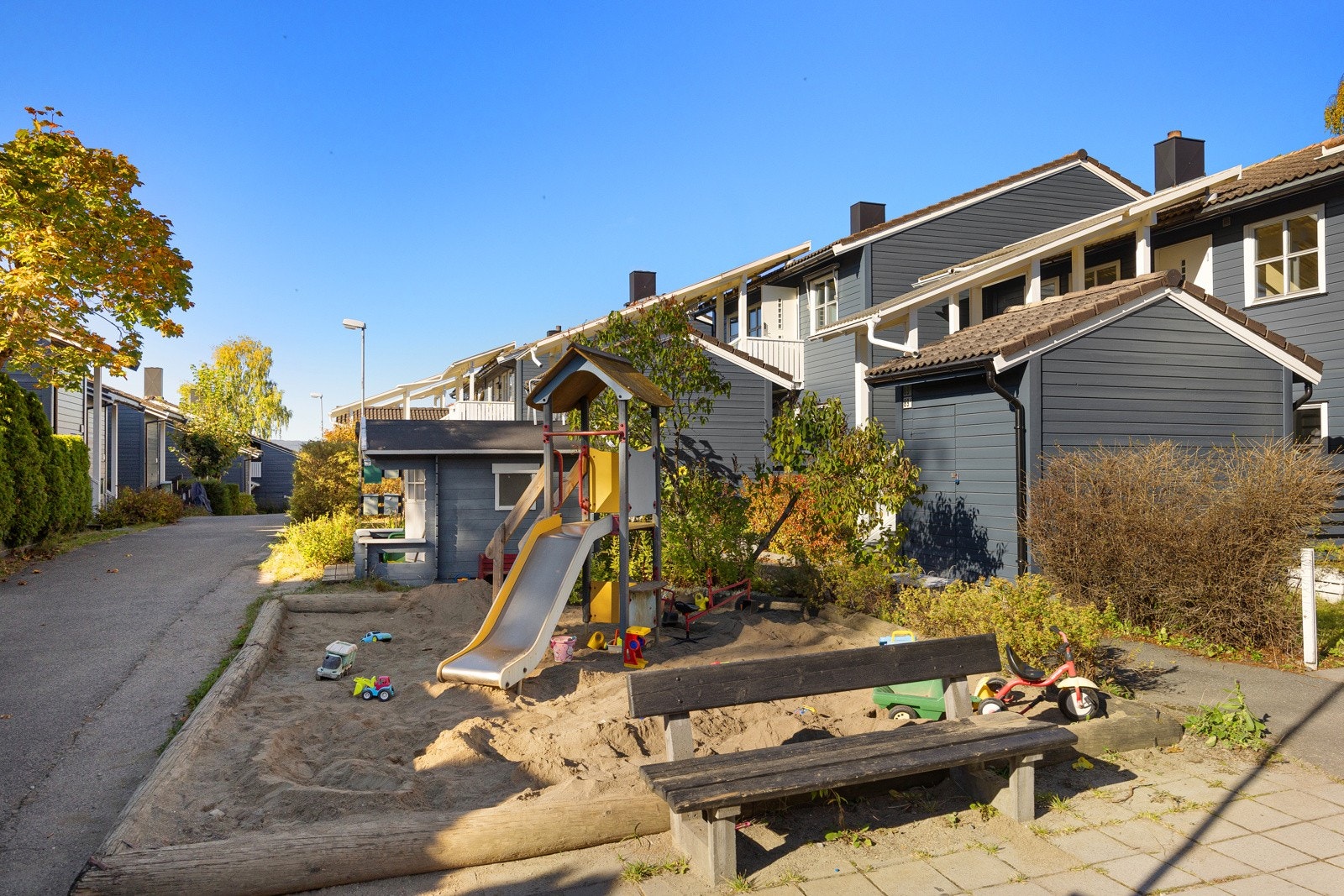 Barnevennlig med lekeareal for de yngste. Galleribilde