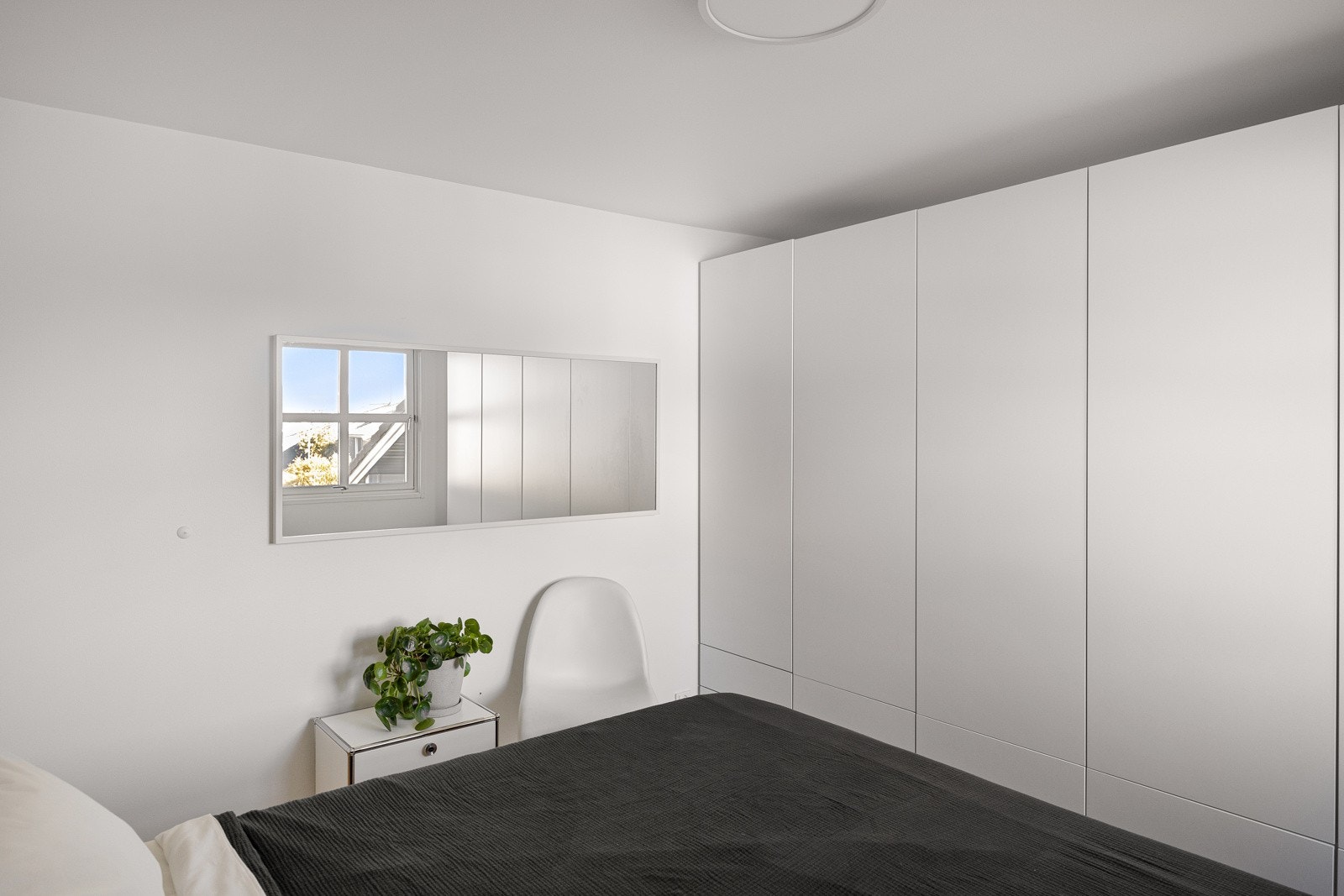 Soverom 1 med rikelig skapplass. Galleribilde