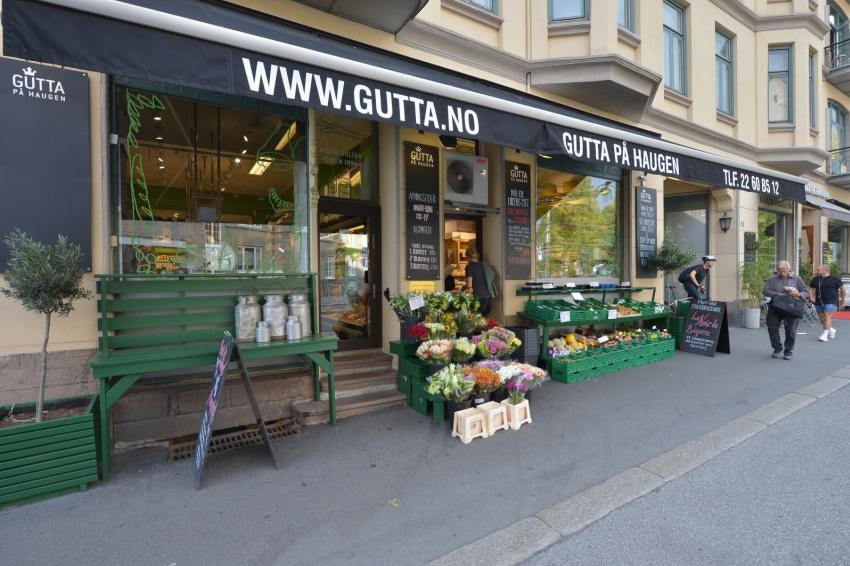 Få minutters gange unna ligger Gutta på haugen, Smalhans, Pascal-bakeri og nye Albertine spiseri som ligger i samme bygg. Galleribilde