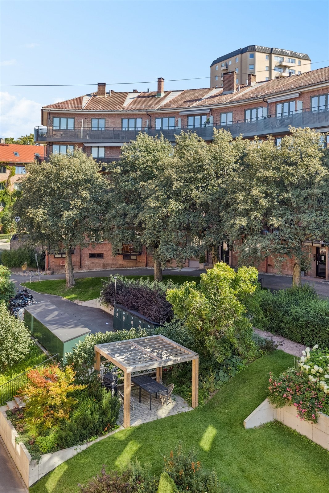 Koselig pergola som kan benyttes av beboerne. Galleribilde