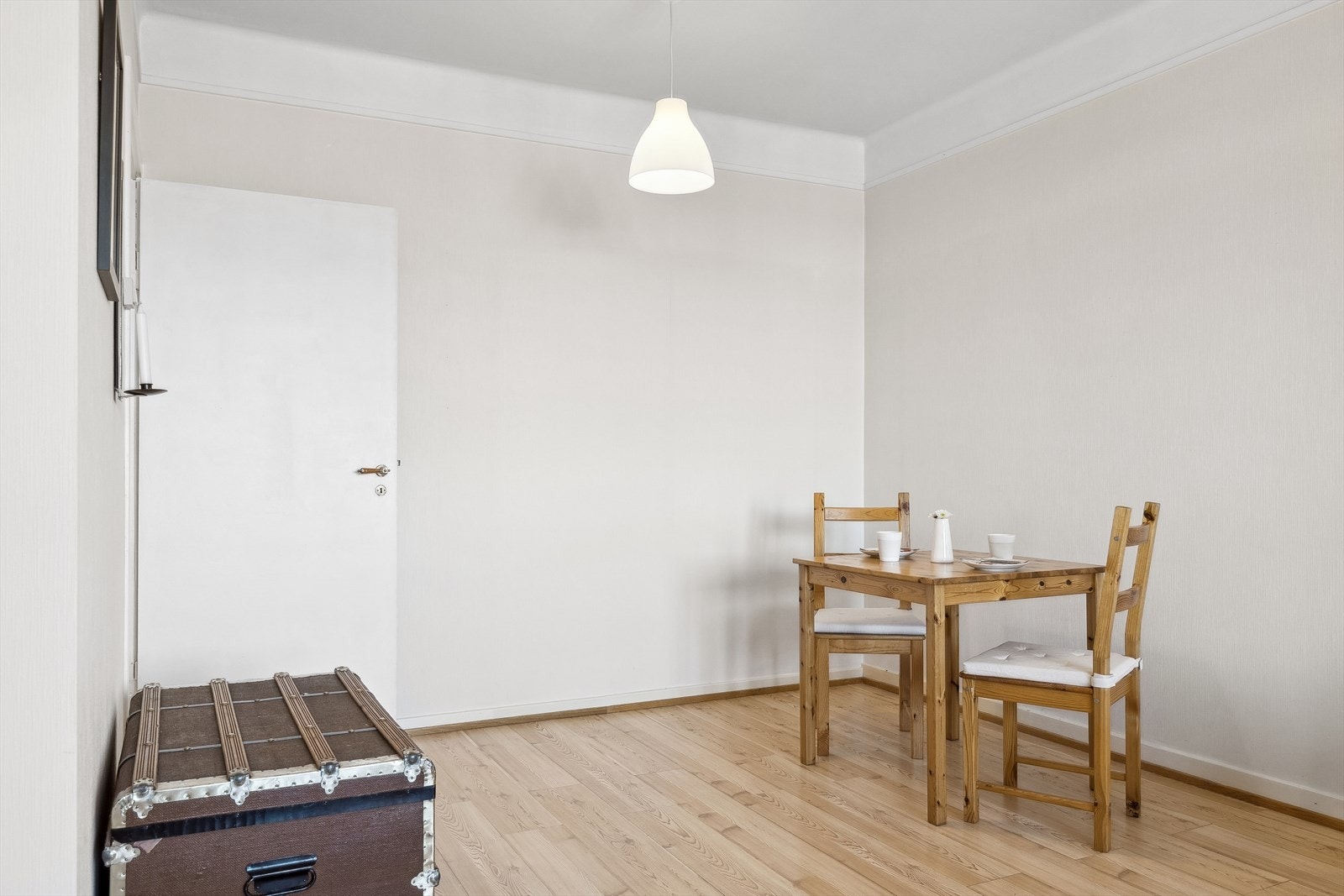 Det er naturligvis mer enn nok plass til et middagsbord hvor du kan nyte gode måltider i enda bedre selskap. Galleribilde