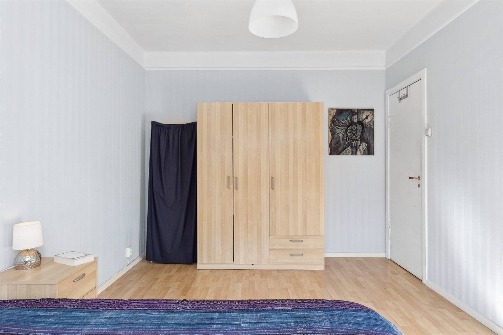Her er det god plass til garderobeinnredning Galleribilde