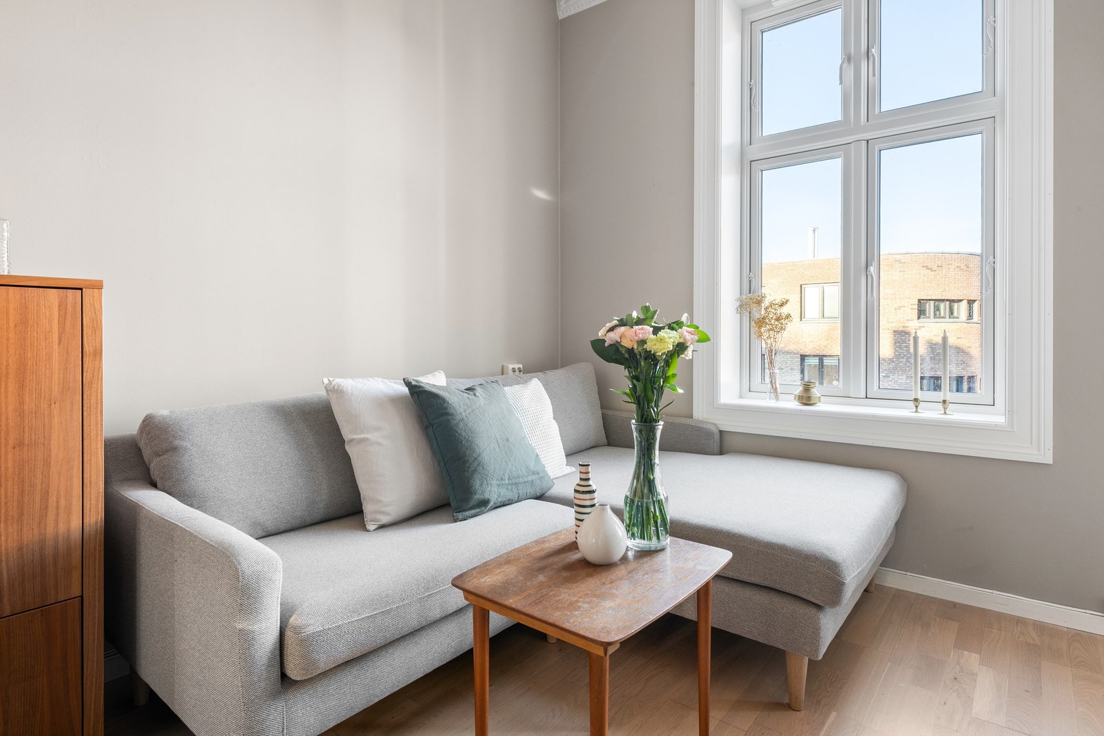 Splitter nye vinduer fra sommeren 2024 som slipper inn mye sol og lys. Lite innsyn. Galleribilde