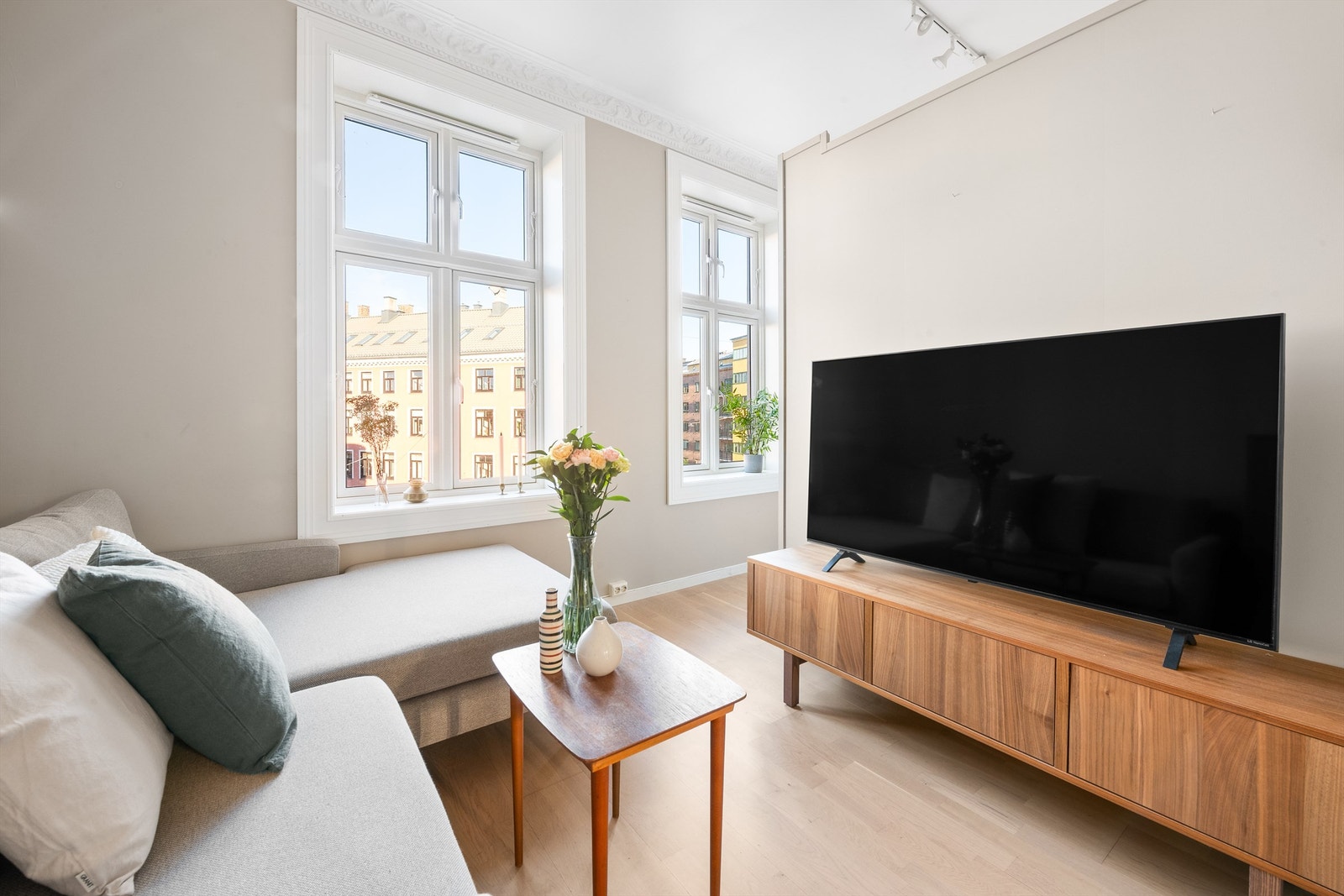 Velkommen til Dælenenggata 38A! Presentert av Eiendomsmegler Krogsveen avd. Grünerløkka. Galleribilde