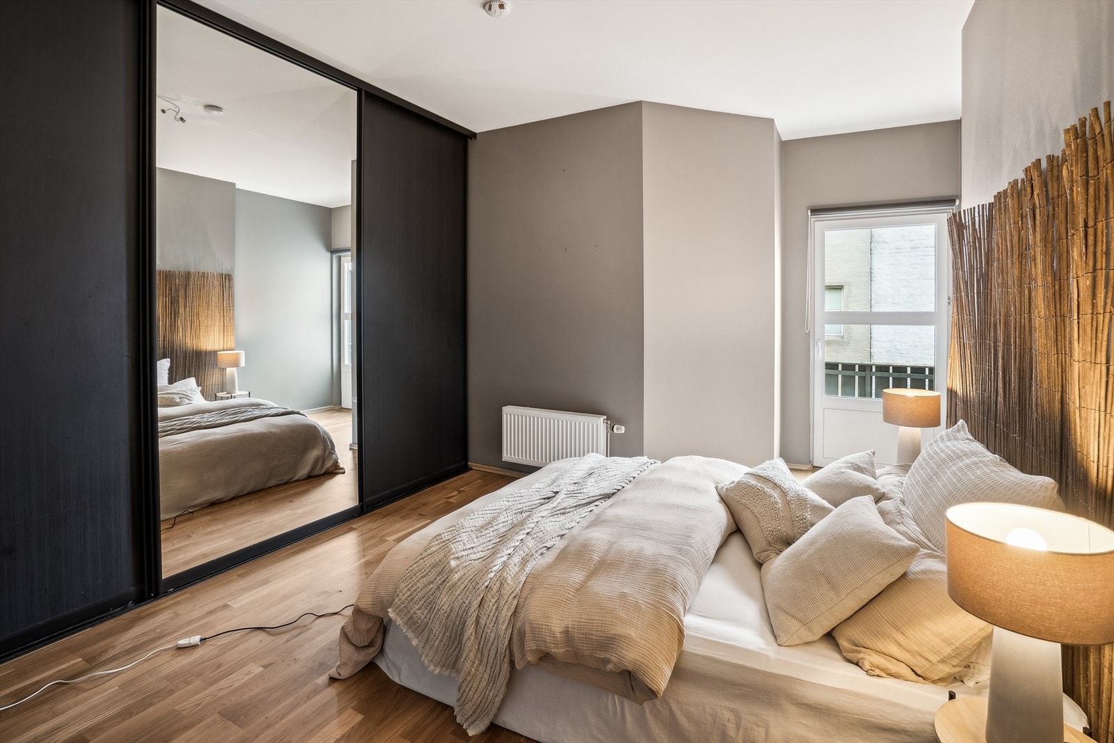Soverom 1 med skyvedørsgarderobe Galleribilde