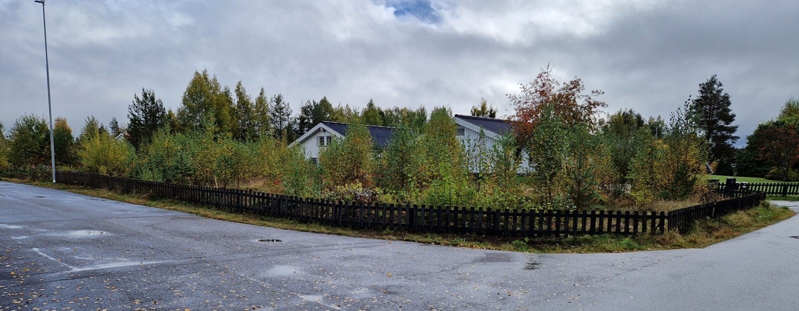 Kort vei til barnehage, skole og matbutikk. Kun 1,9 km til Elverum sentrum. Galleribilde