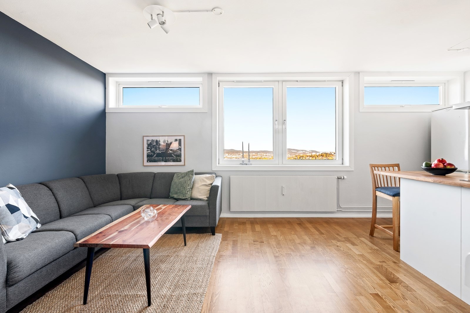 Fin stueavdeling med særdeles god møbleringsfrihet. Galleribilde